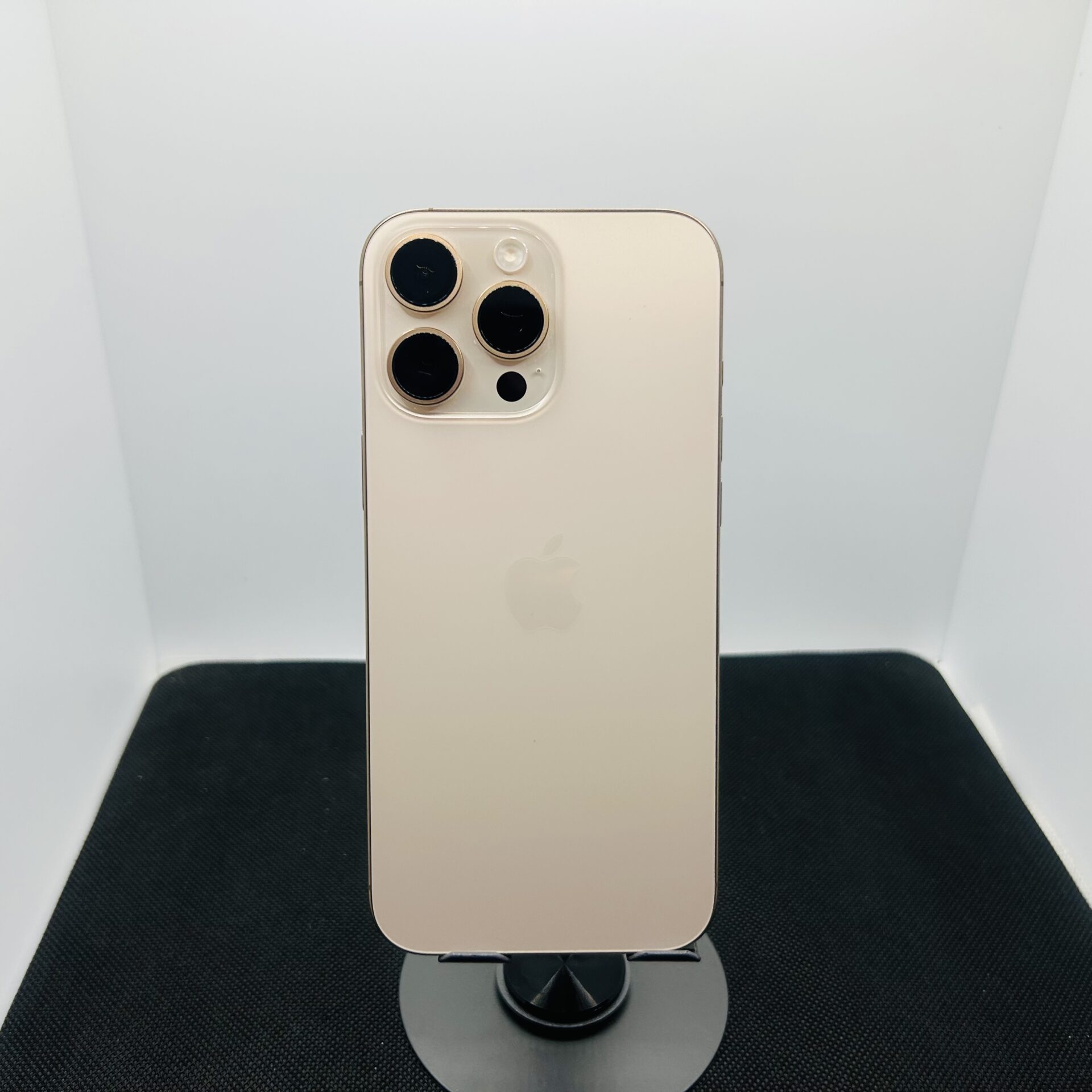 Apple iPhone 16 Pro Max 256GB Desert Titanium – (Grade A) - Image 6