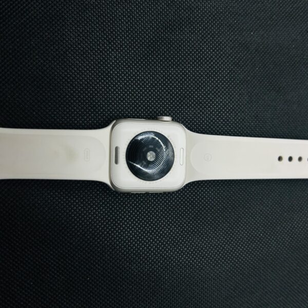 Apple Watch SE 2 40mm GPS Only Starlight – (Grade B) - Image 9