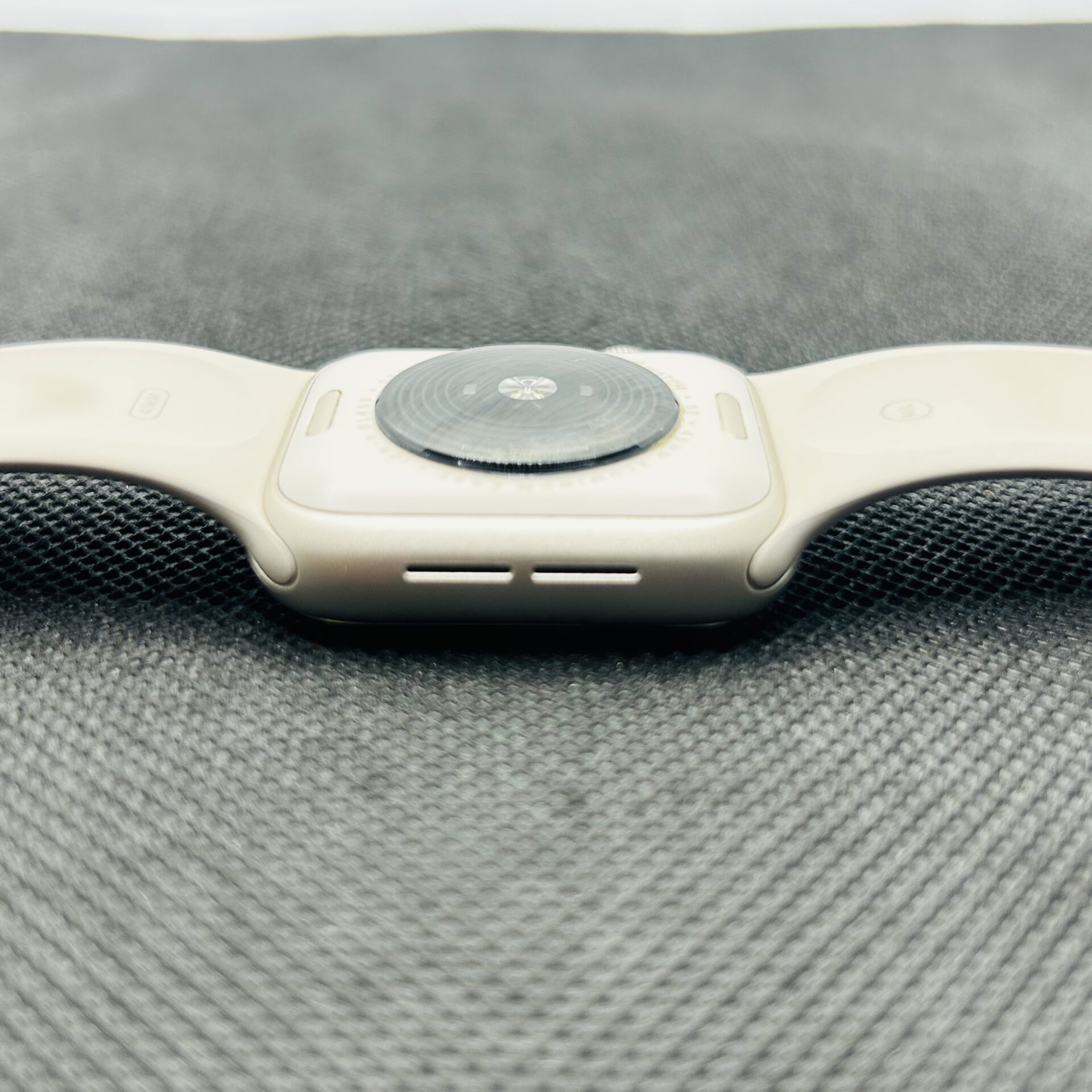 Apple Watch SE 2 40mm GPS Only Starlight – (Grade B) - Image 7