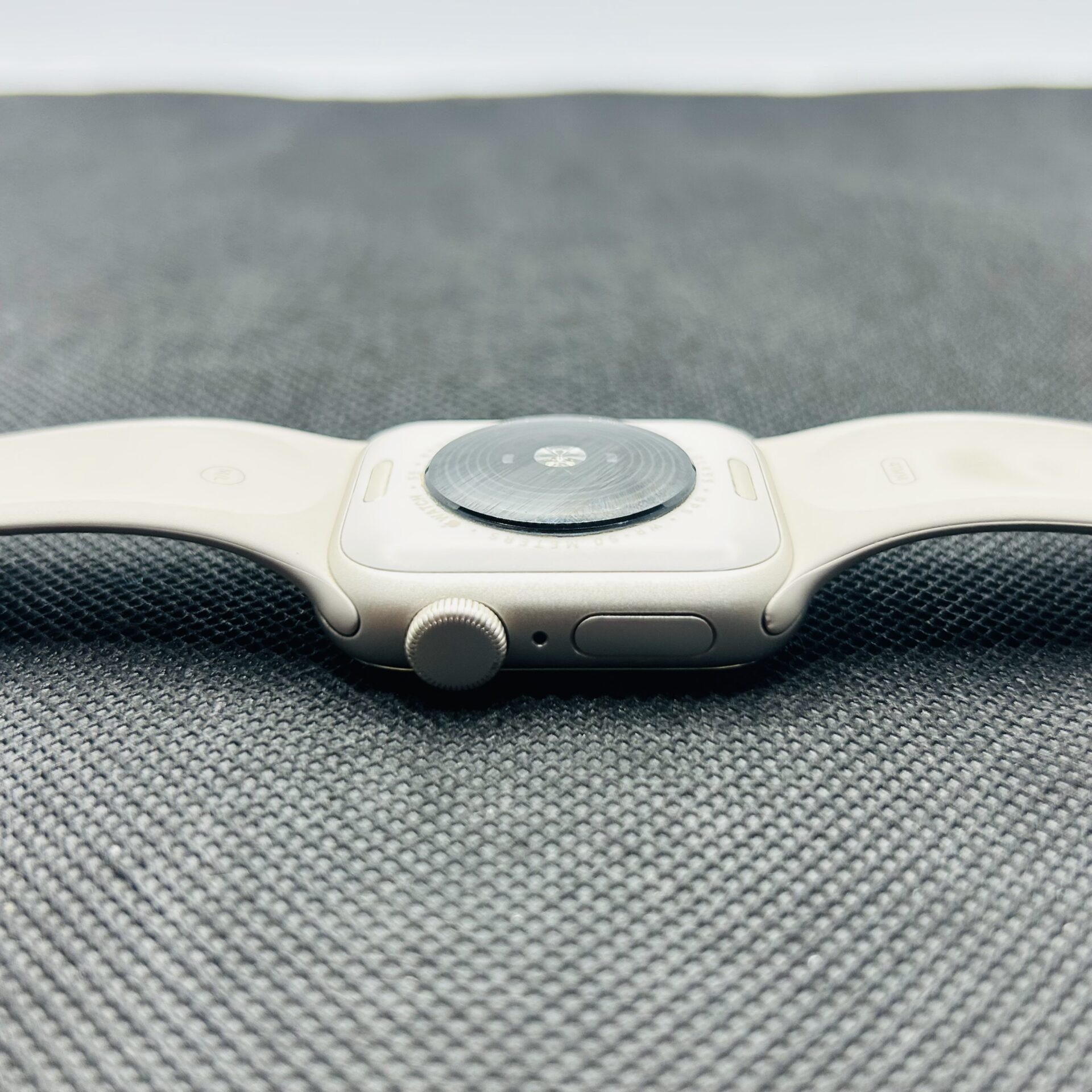 Apple Watch SE 2 40mm GPS Only Starlight – (Grade B) - Image 6