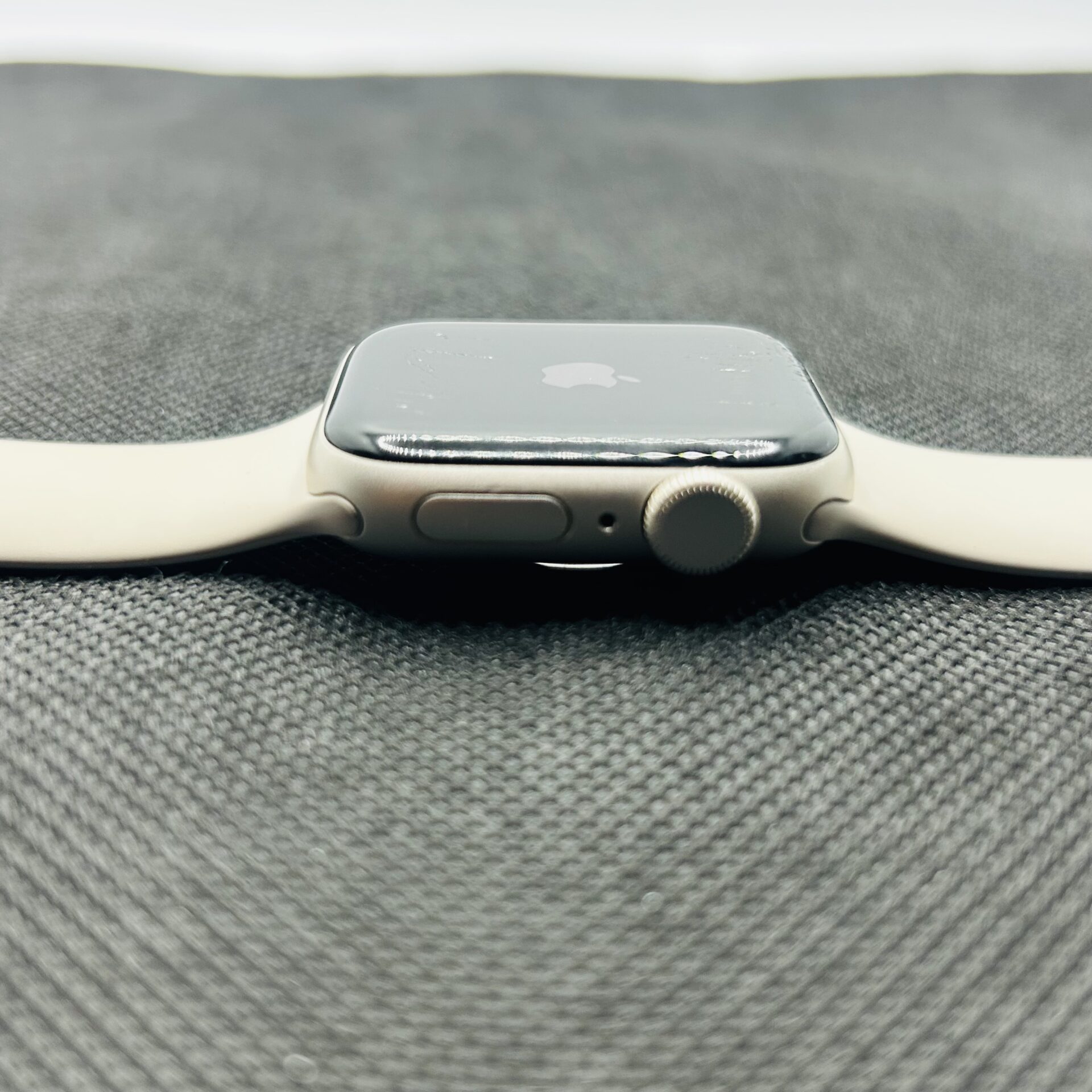 Apple Watch SE 2 40mm GPS Only Starlight – (Grade B) - Image 4