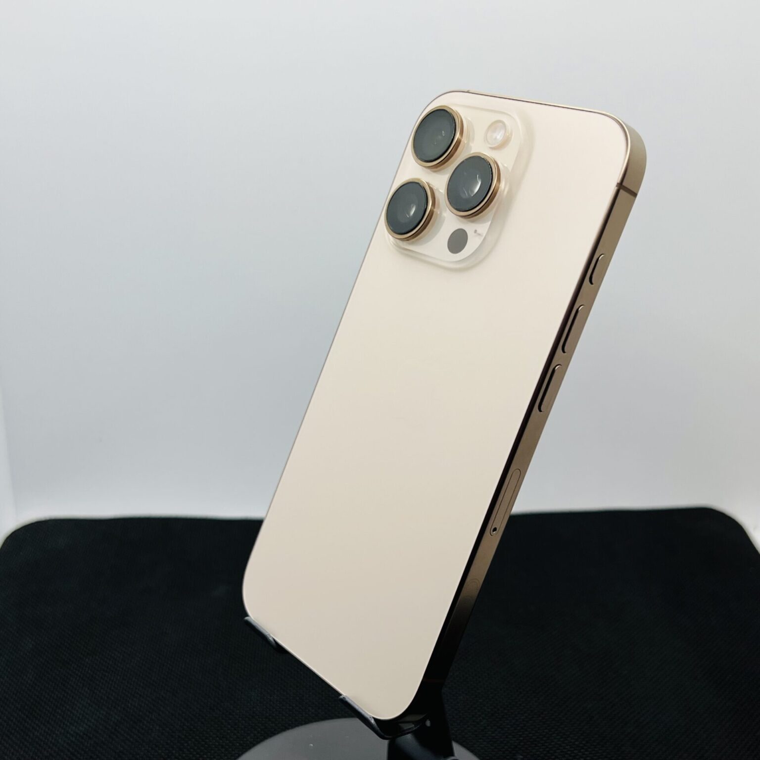apple-iphone-16-pro-256gb-dessert-titanium-grade-a-epic-deals-sa