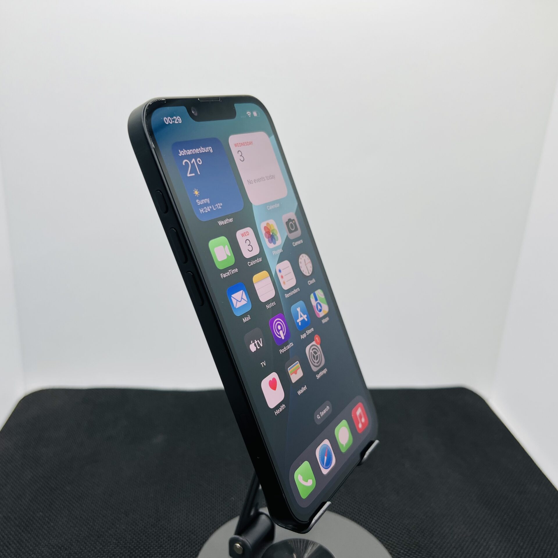 Apple iPhone 16e 128GB Black – (Grade A) - Image 3