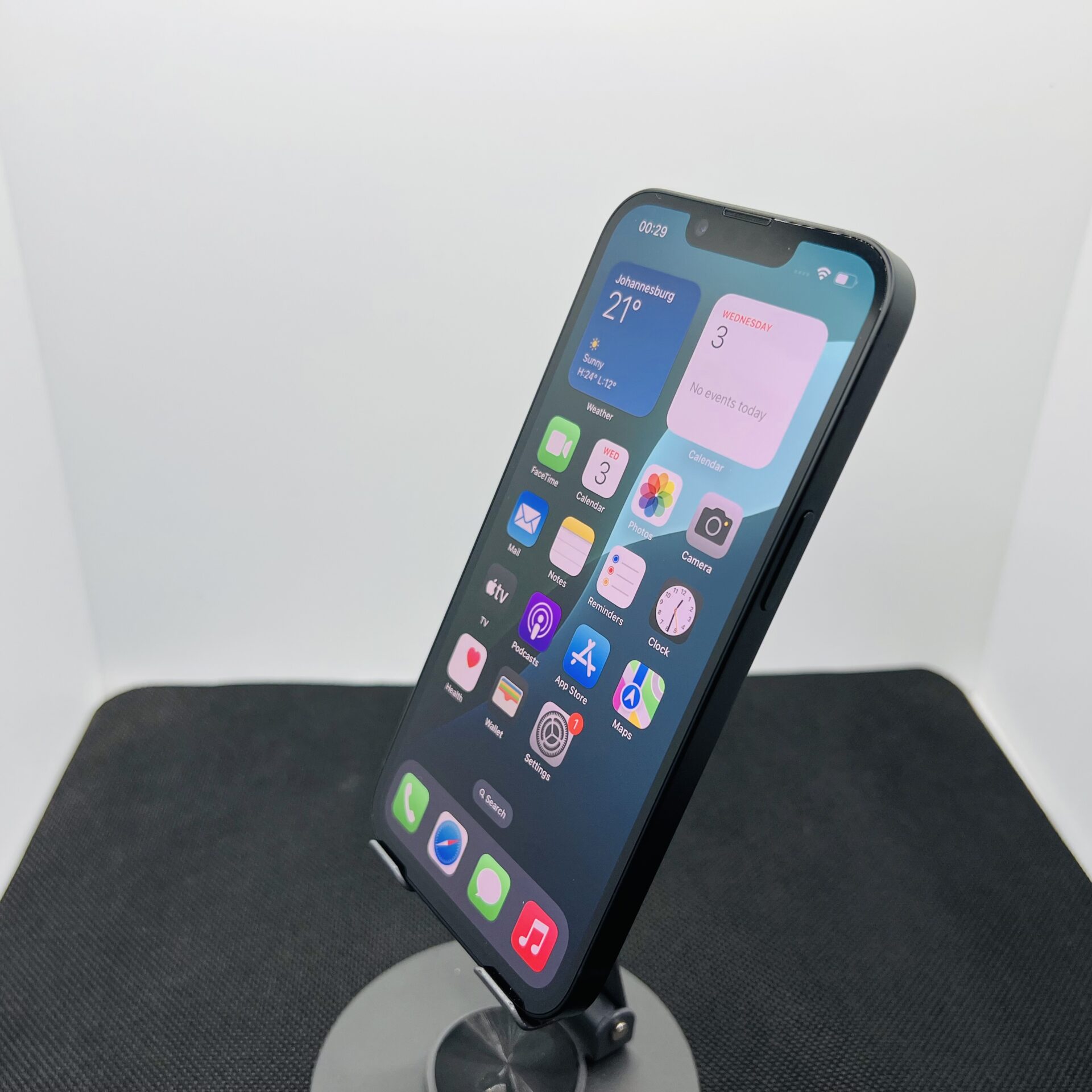 Apple iPhone 16e 128GB Black – (Grade A) - Image 5