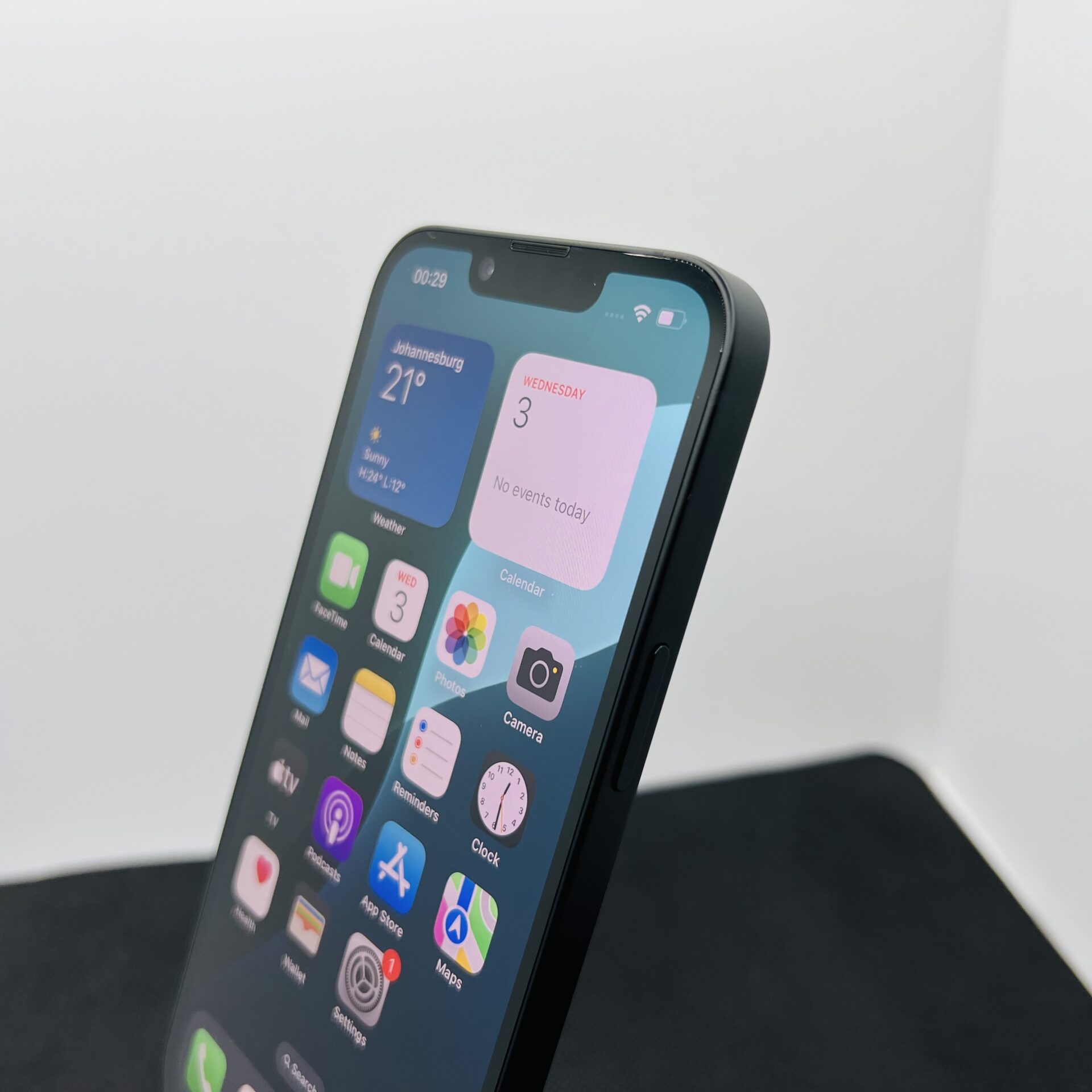 Apple iPhone 16e 128GB Black – (Grade A) - Image 6