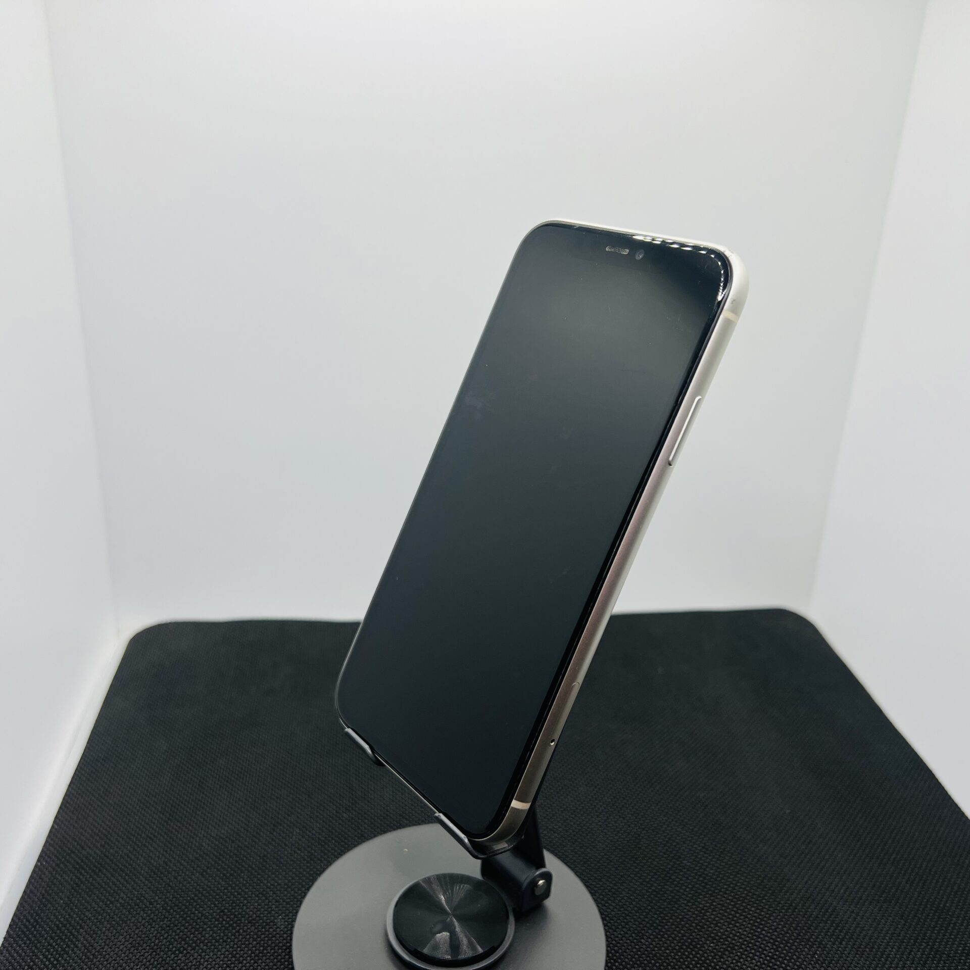 Apple iPhone 11 256GB White – (Grade B) - Image 7