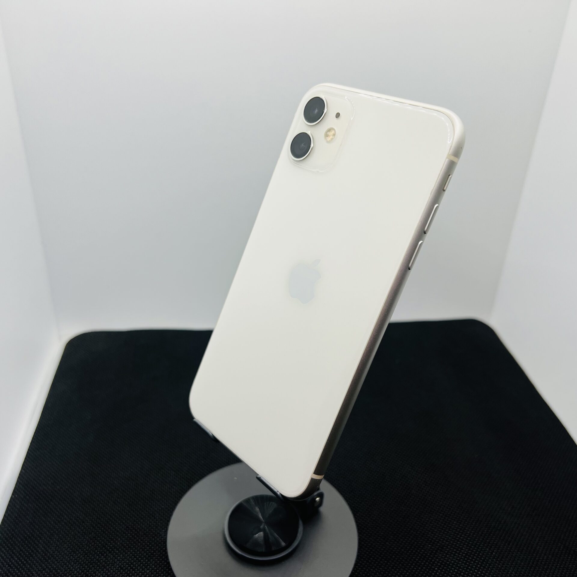 Apple iPhone 11 256GB White – (Grade B) - Image 8