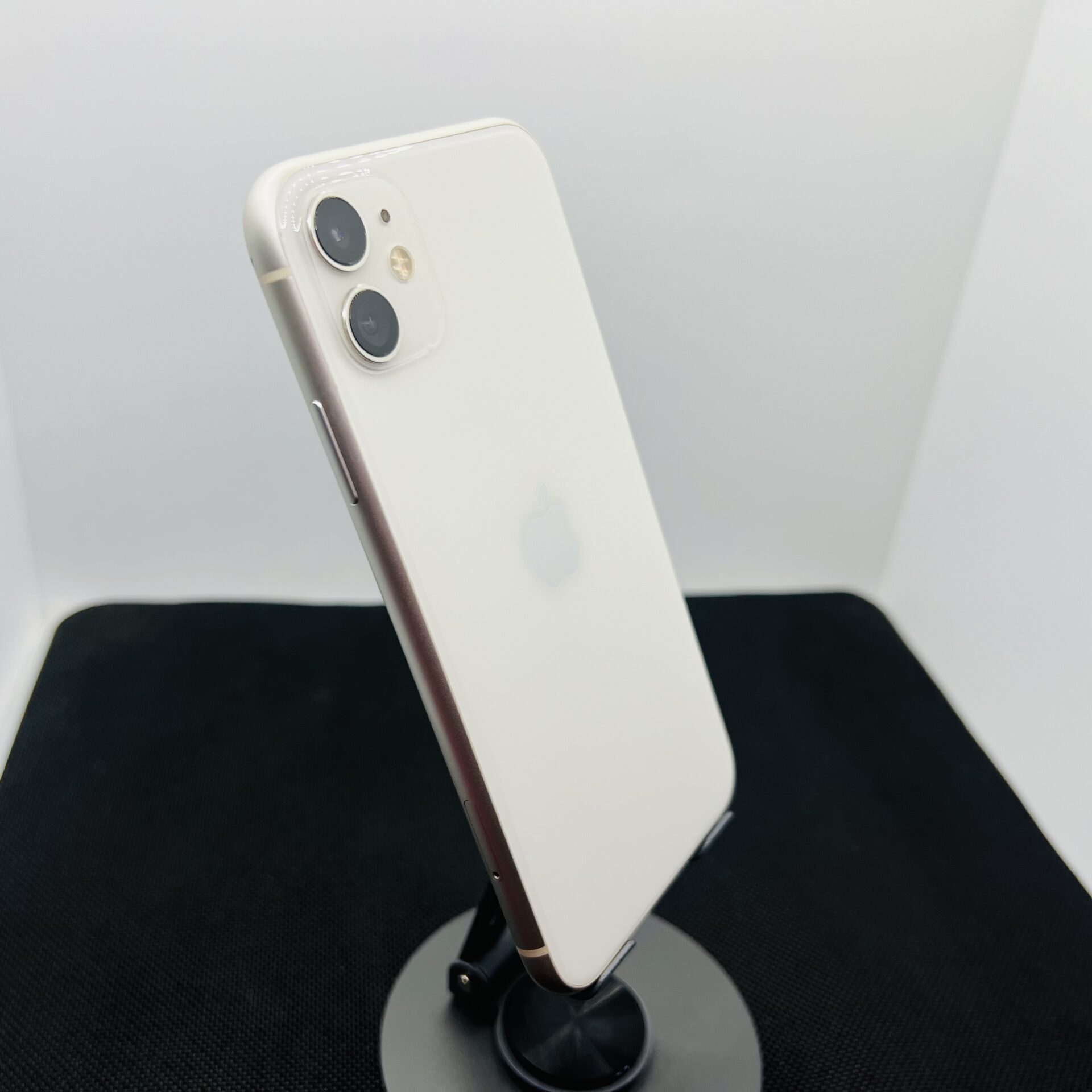 Apple iPhone 11 256GB White – (Grade B) - Image 10