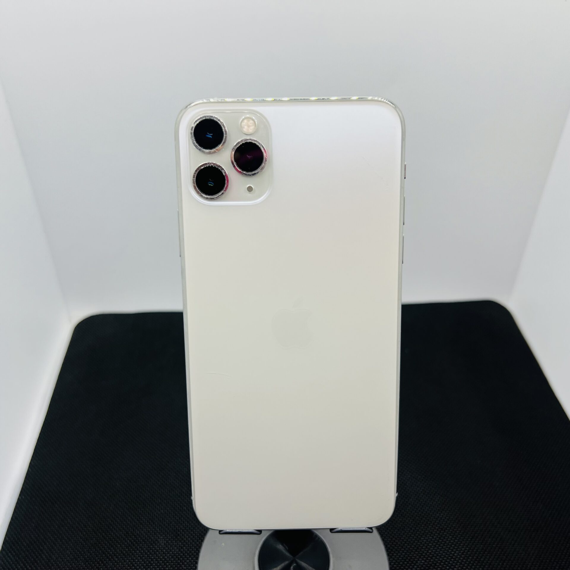 Buy Used Apple iPhone 11 Pro Max 64GB Silver – (Grade B