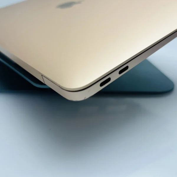 Apple MacBook Air “M1” 13-Inch 8CPU/7 GPU (2020) 8GB RAM 256GB SSD