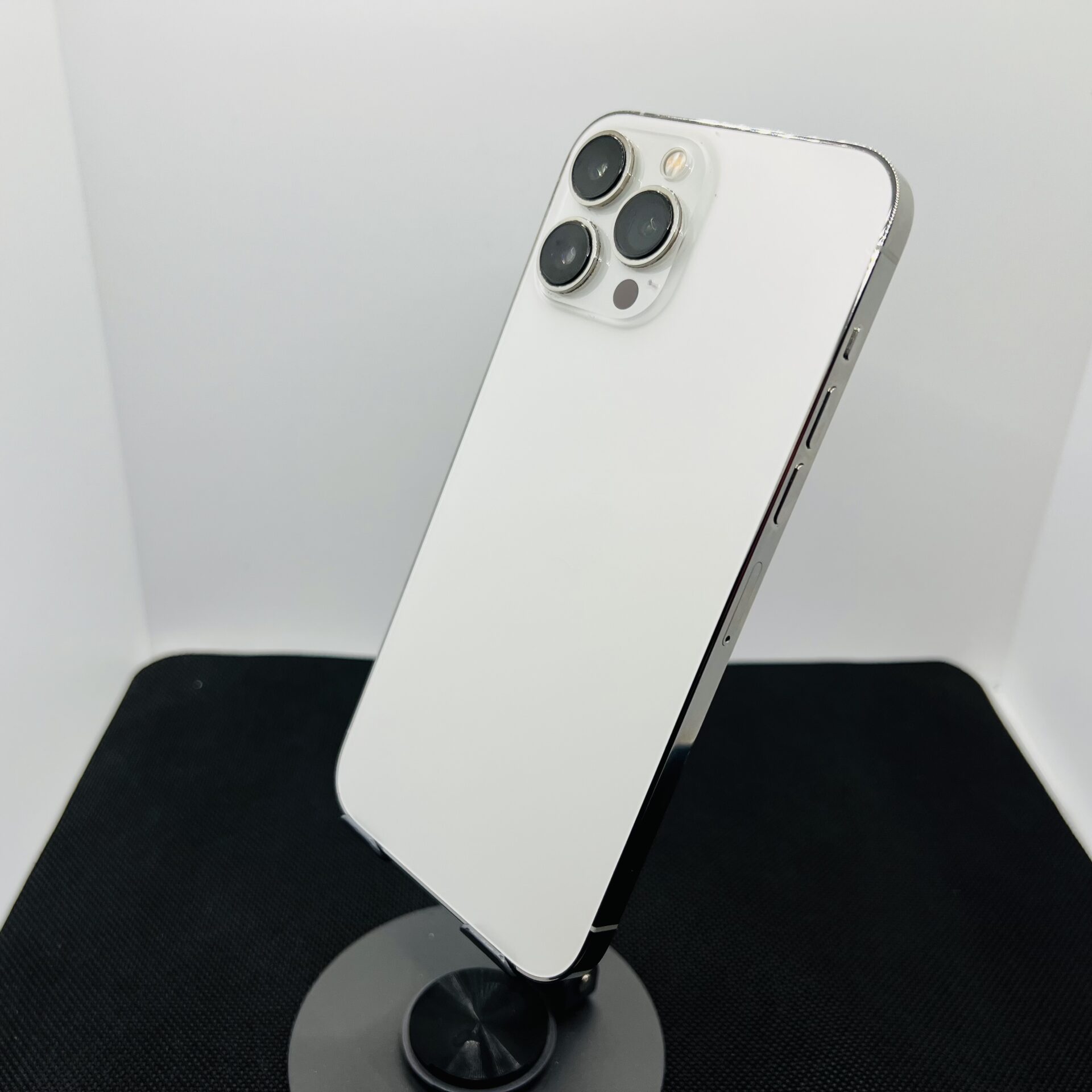 Apple iPhone 13 Pro Max 256GB Silver – (Grade B) | Epic Deals SA
