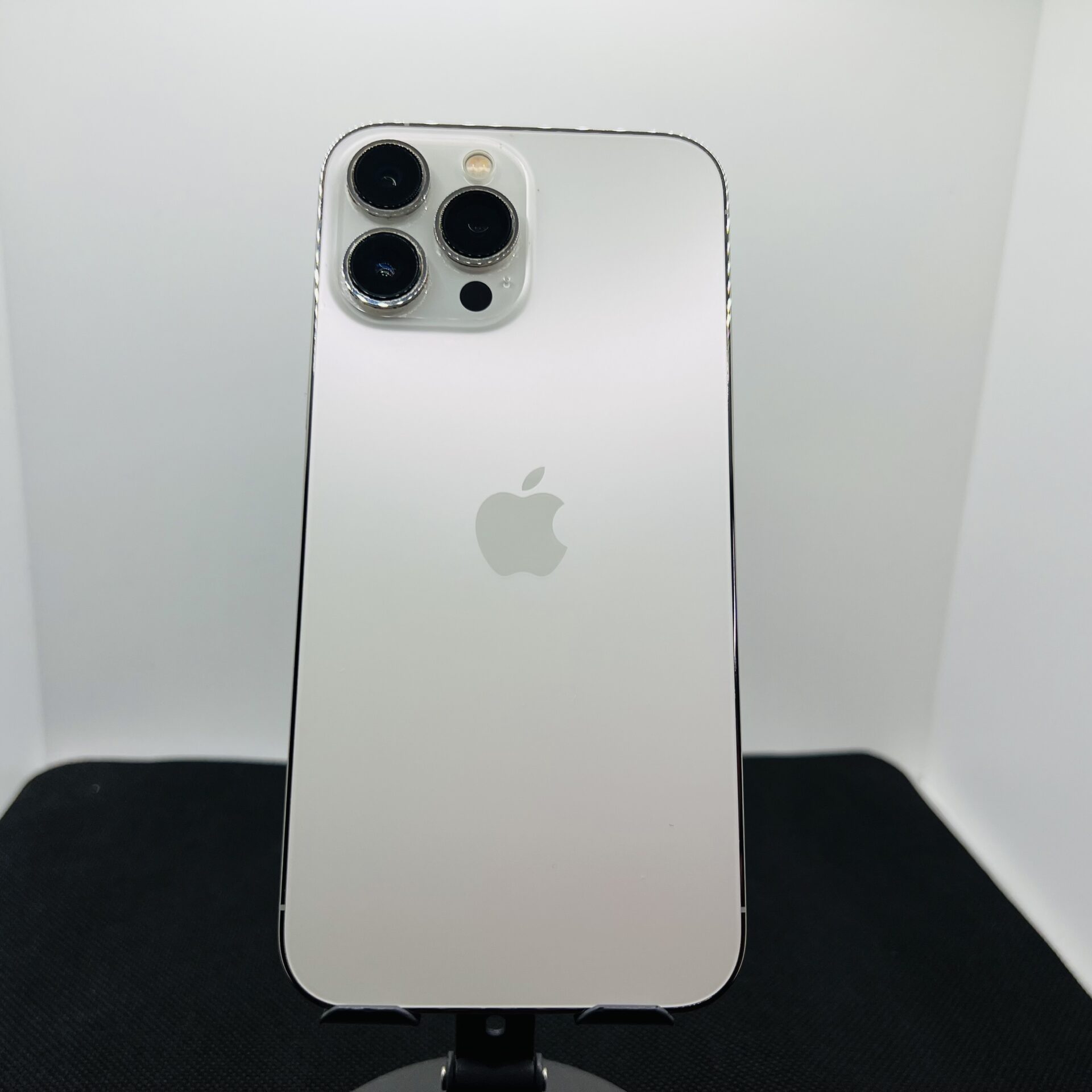 Apple iPhone 13 Pro Max 256GB Silver – (Grade B) | Epic Deals SA