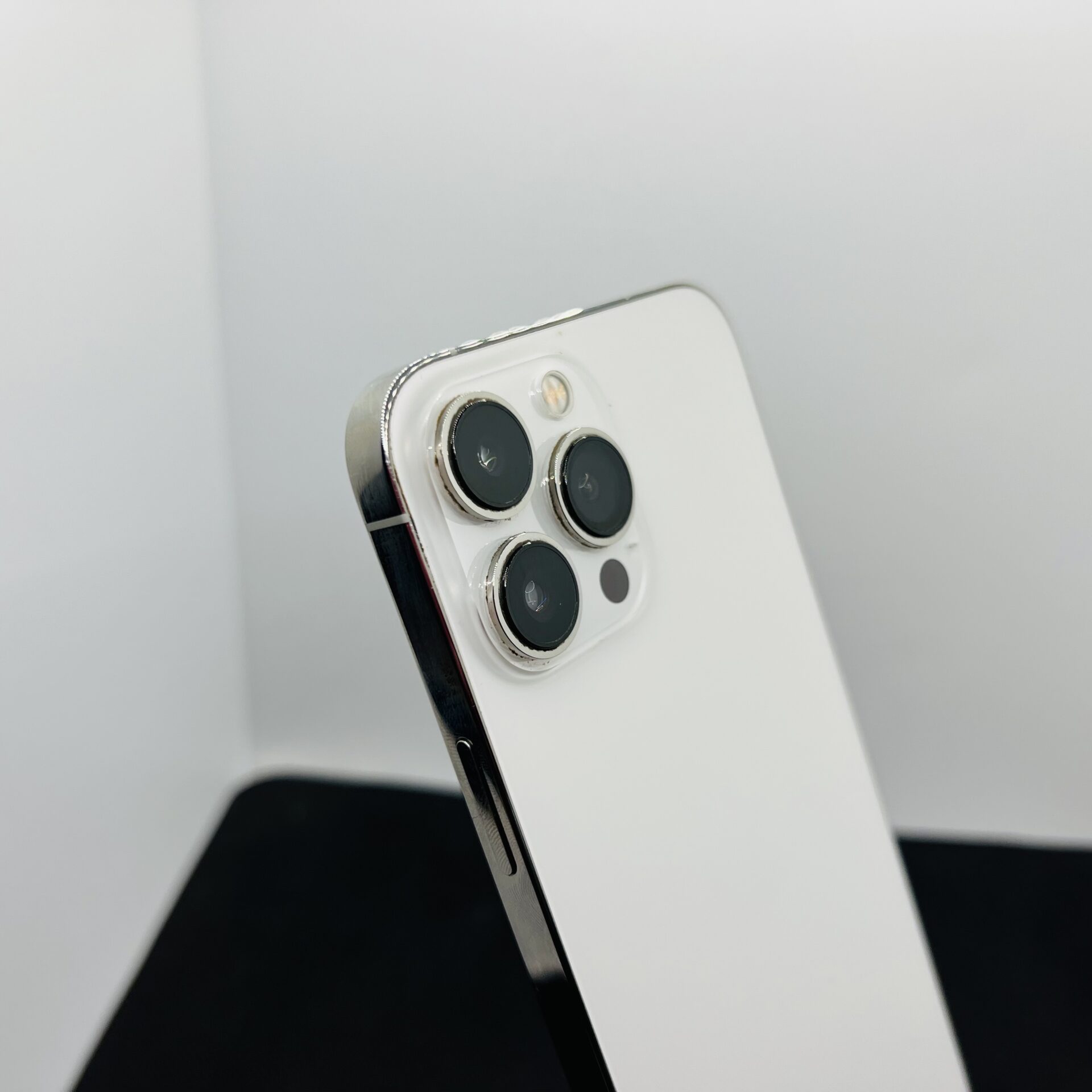 Apple iPhone 13 Pro Max 256GB Silver – (Grade B) | Epic Deals SA
