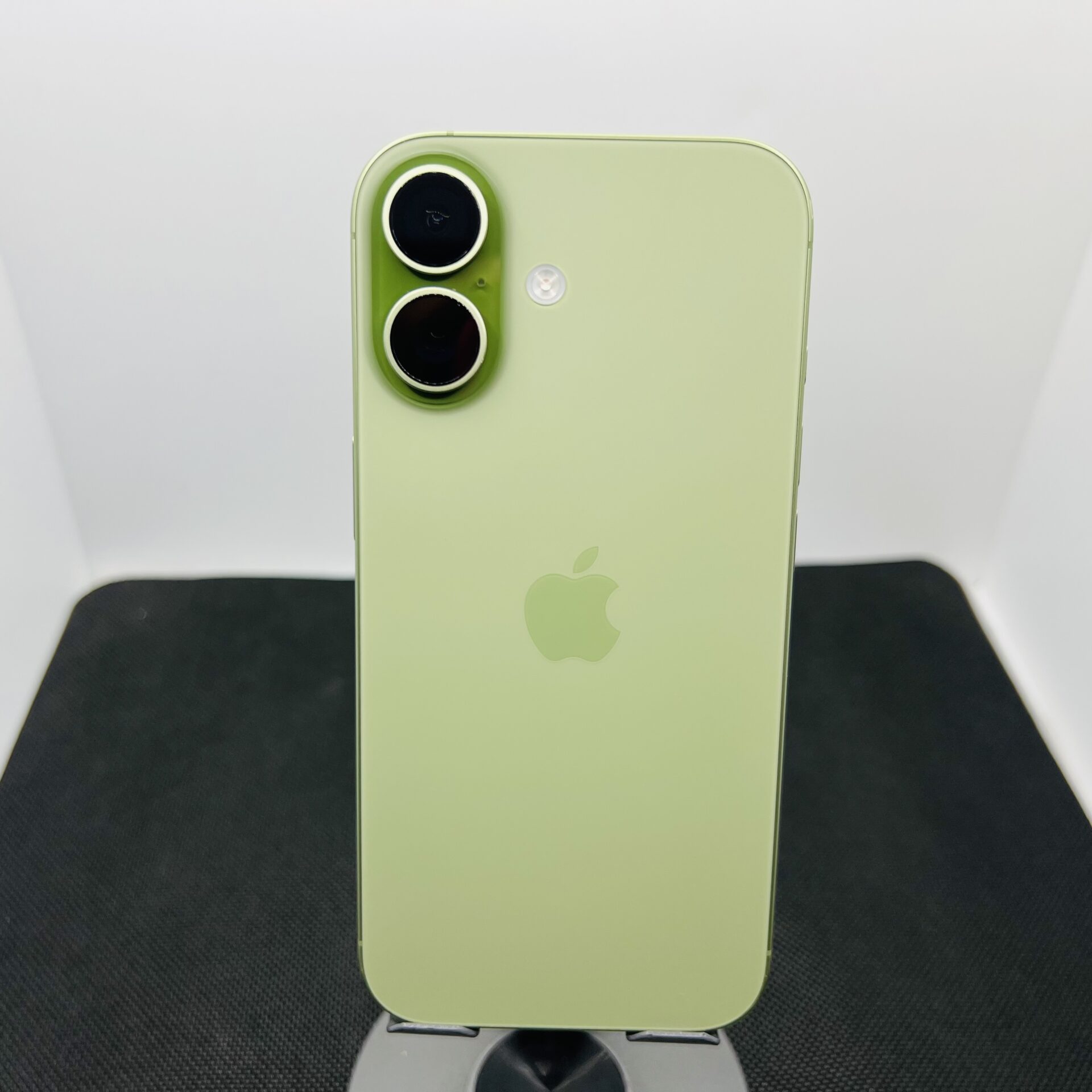 Apple iPhone 17 256GB Sage – (Grade B) | Epic Deals SA