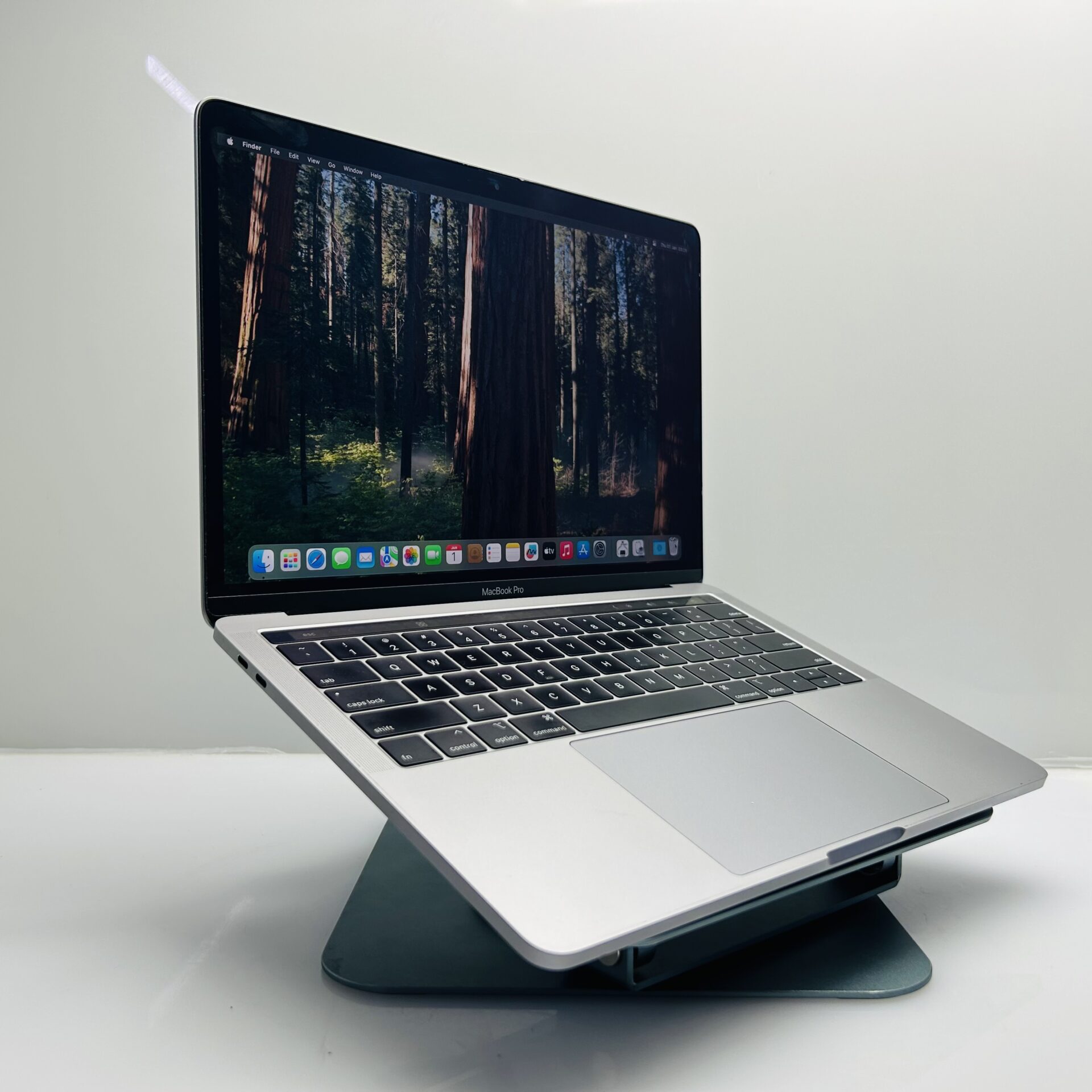 Apple MacBook Pro 13-Inch “Core i5” 2.3GHz (TouchBar/2018) 8GB RAM