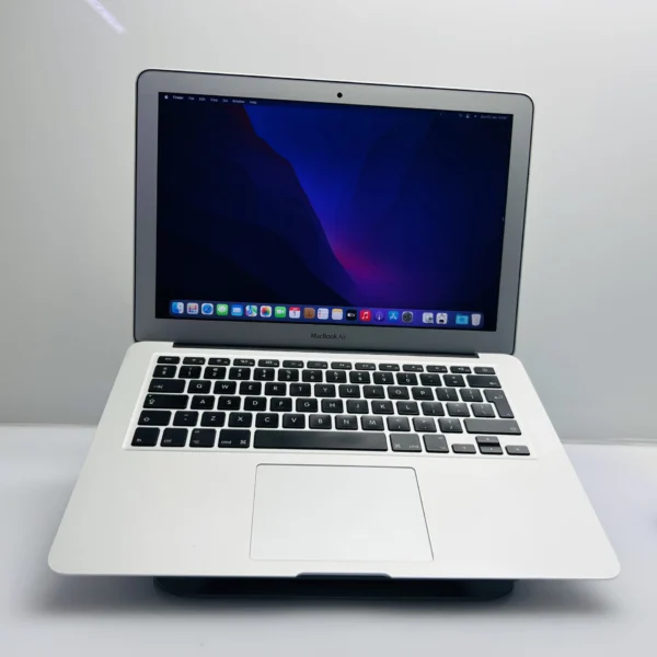 Apple Macbook Air 13-inch “Core i5” 1.8GHz (2017) 8GB RAM 128GB