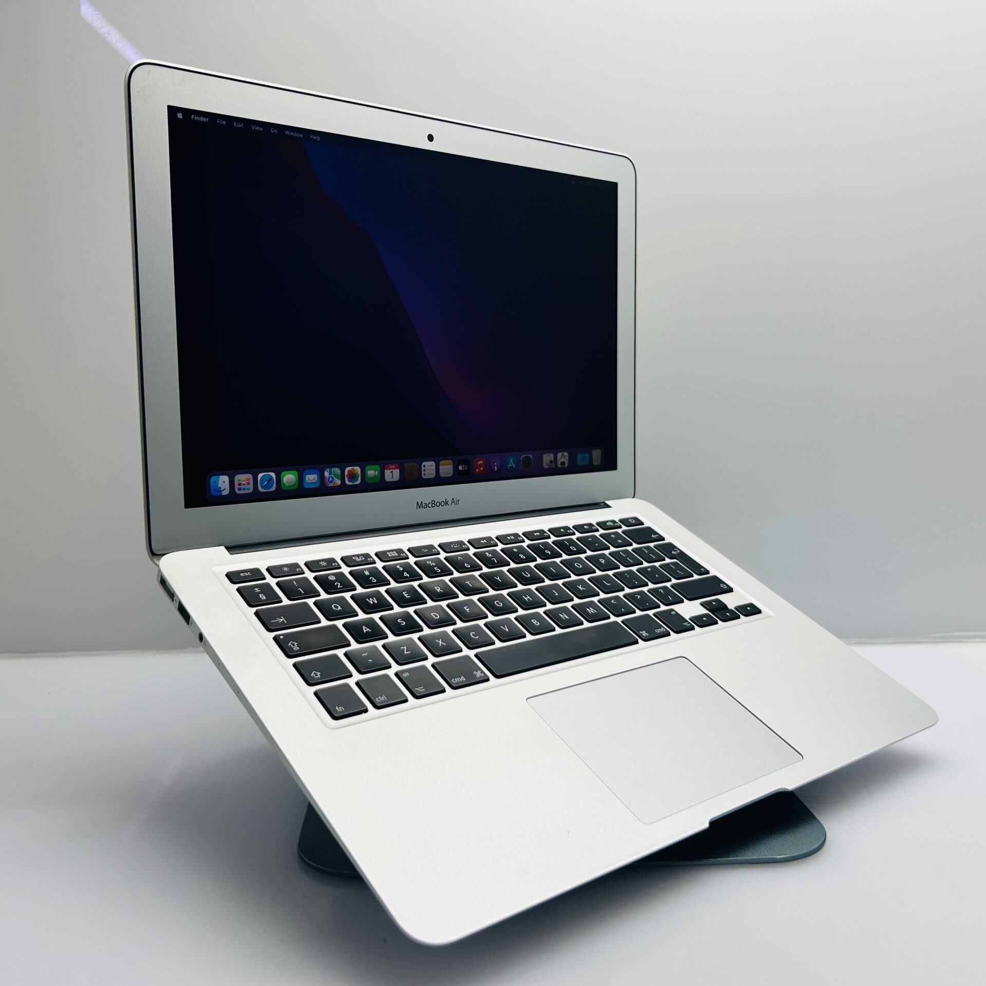 Apple Macbook Air 13-inch “Core i5” 1.8GHz (2017) 8GB RAM 128GB
