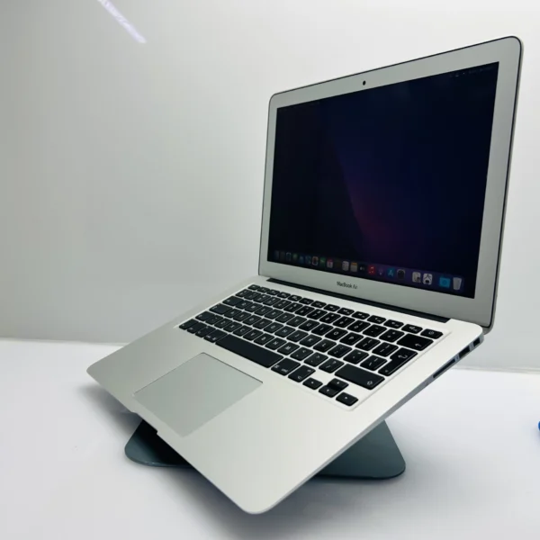 Apple Macbook Air 13-inch “Core i5” 1.8GHz (2017) 8GB RAM 128GB