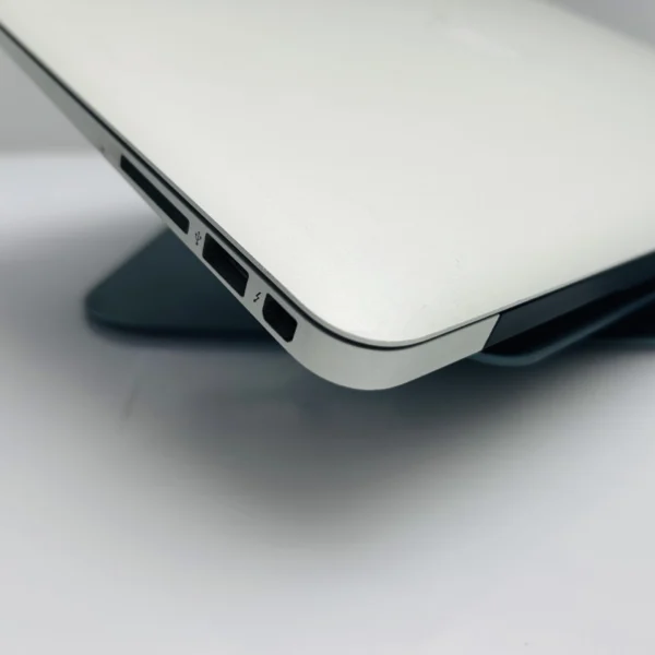 Apple Macbook Air 13-inch “Core i5” 1.8GHz (2017) 8GB RAM 128GB