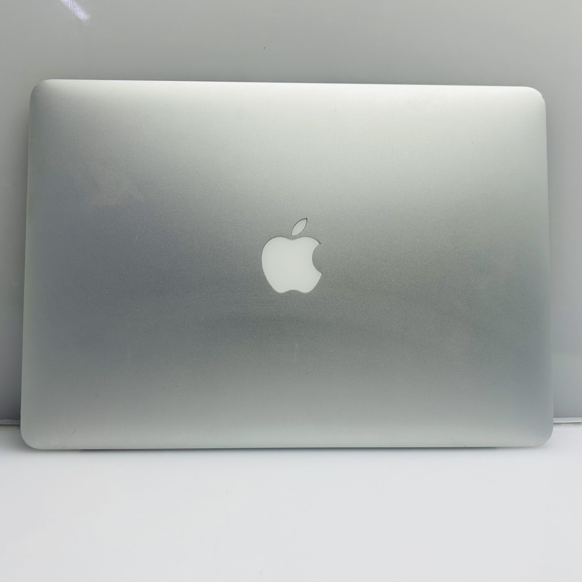 Apple Macbook Air 13-inch “Core i5” 1.8GHz (2017) 8GB RAM 128GB SSD Silver – (Grade B) - Image 2