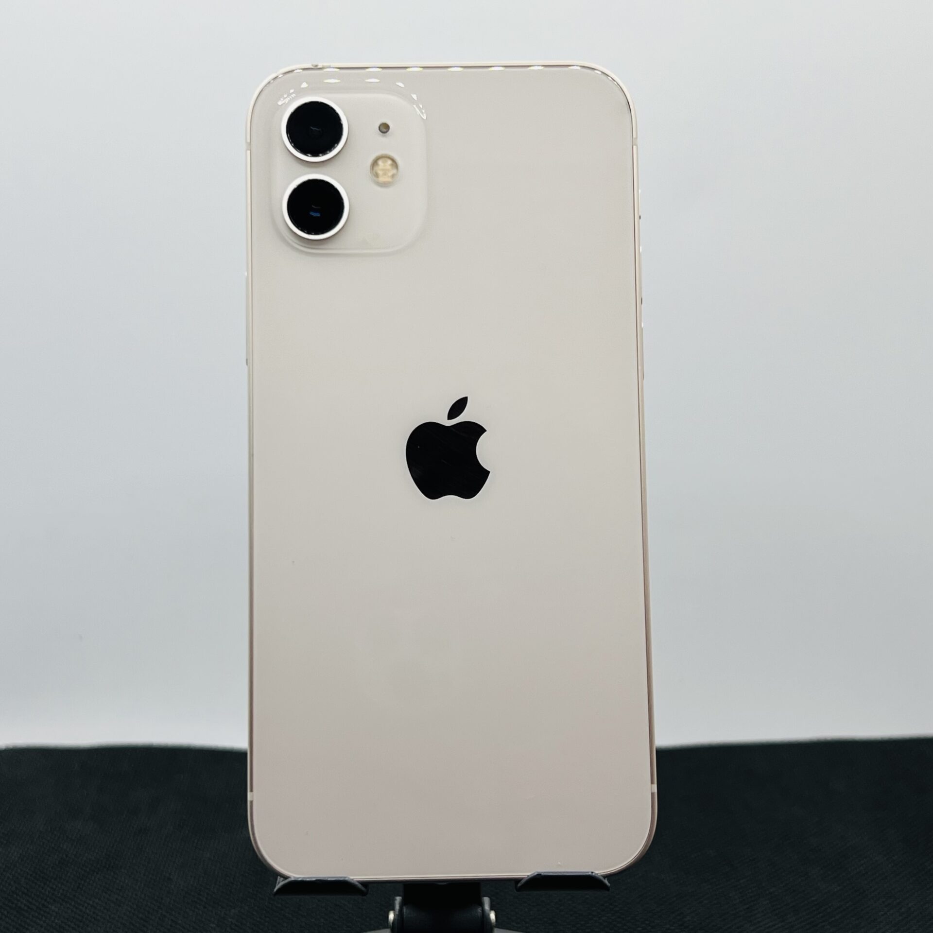 Apple iPhone 12 64GB White – (Grade B) | Epic Deals SA