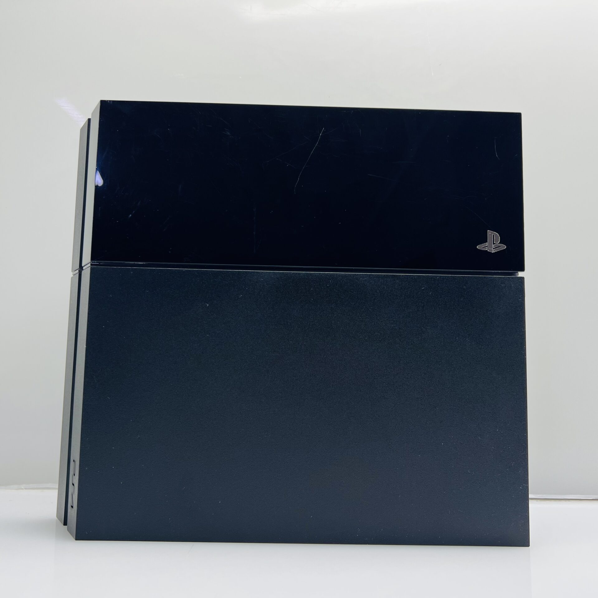 PlayStation 4 Original Black 500GB + 1 Controller + HDMI Cable + Power Cable + 3 Games (Grade B) - Image 2