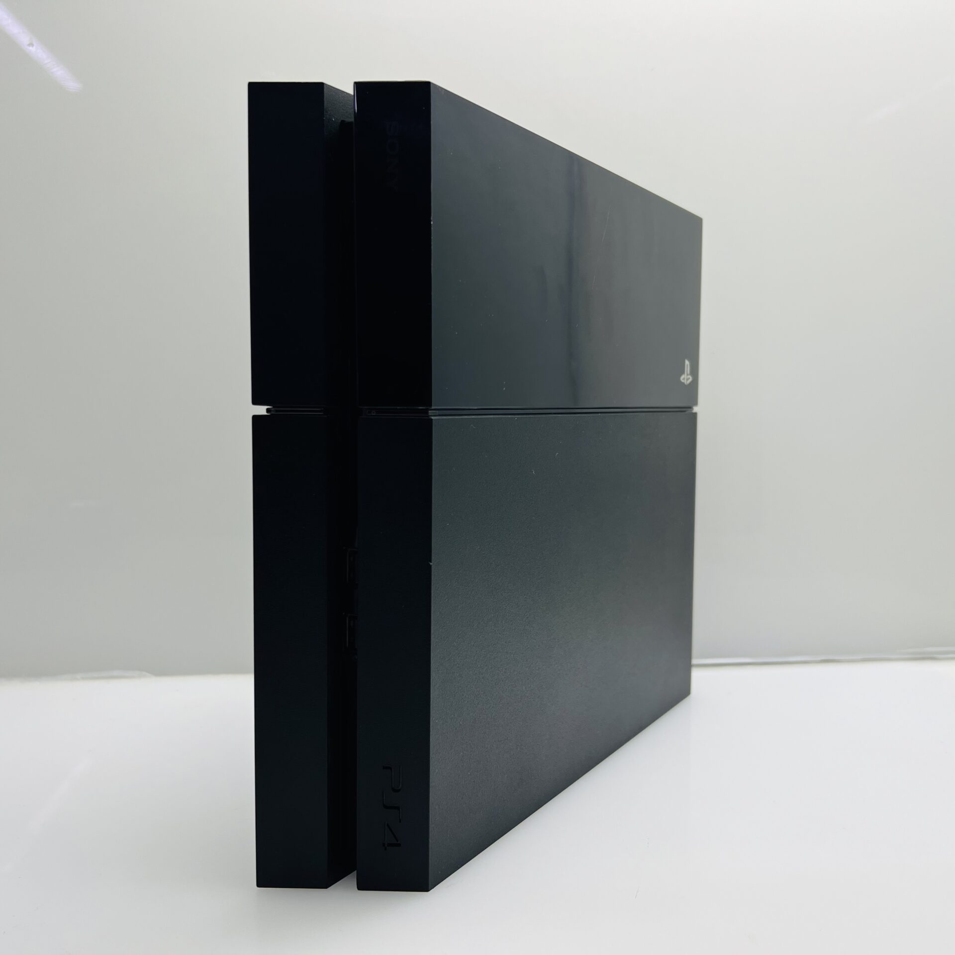 PlayStation 4 Original Black 500GB + 1 Controller + HDMI Cable + Power Cable + 3 Games (Grade B) - Image 3