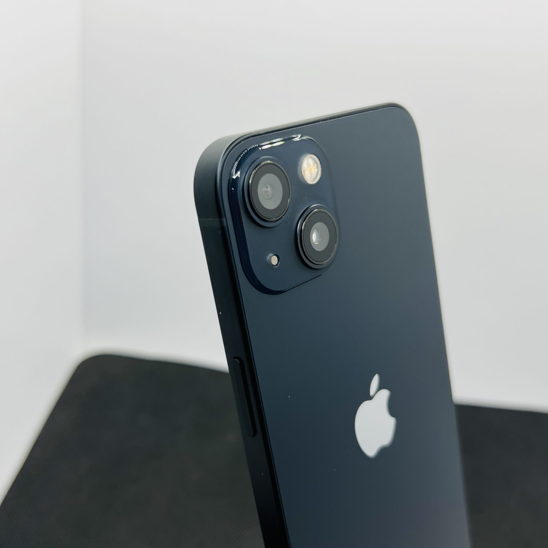 Apple iPhone 13 128GB Midnight – (Grade B) - Image 10