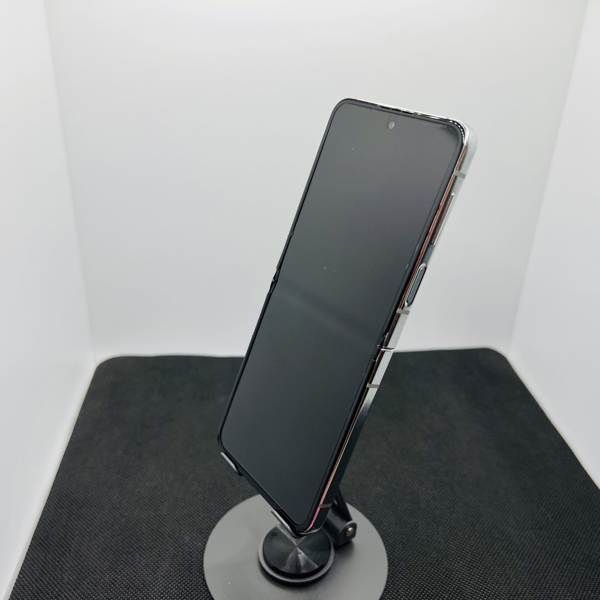 Samsung Galaxy Z Flip 5 256GB Mint – (Grade B) - Image 7