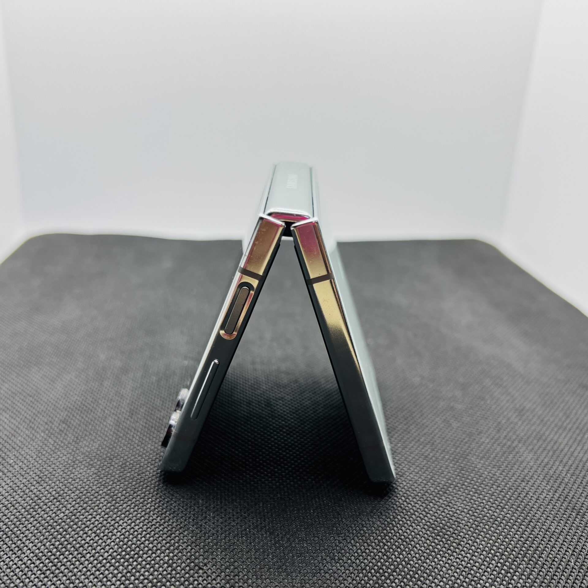 Samsung Galaxy Z Flip 5 256GB Mint – (Grade B) - Image 11