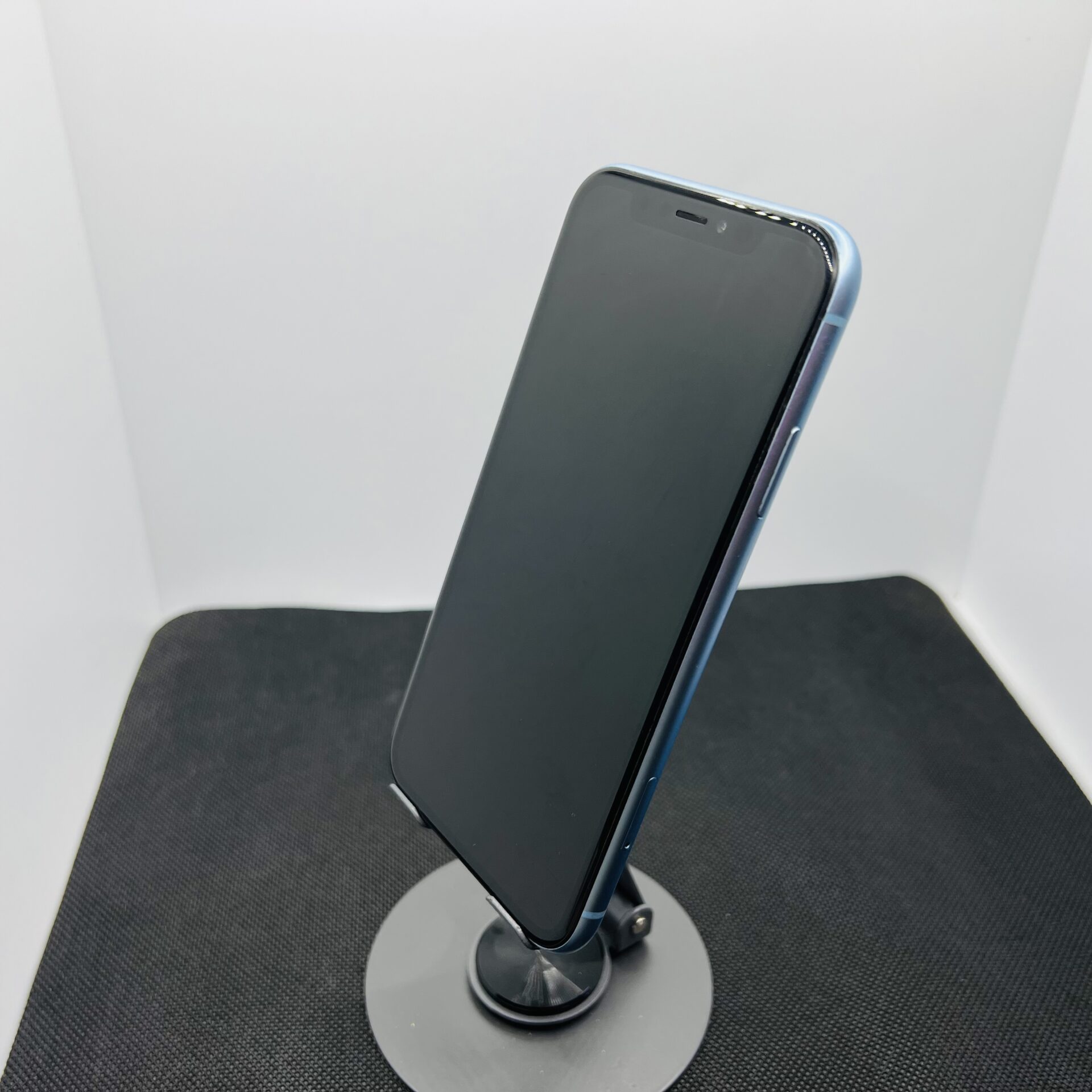 Apple iPhone XR 256GB Blue (Grade B) - Minor Bright Spots | Epic