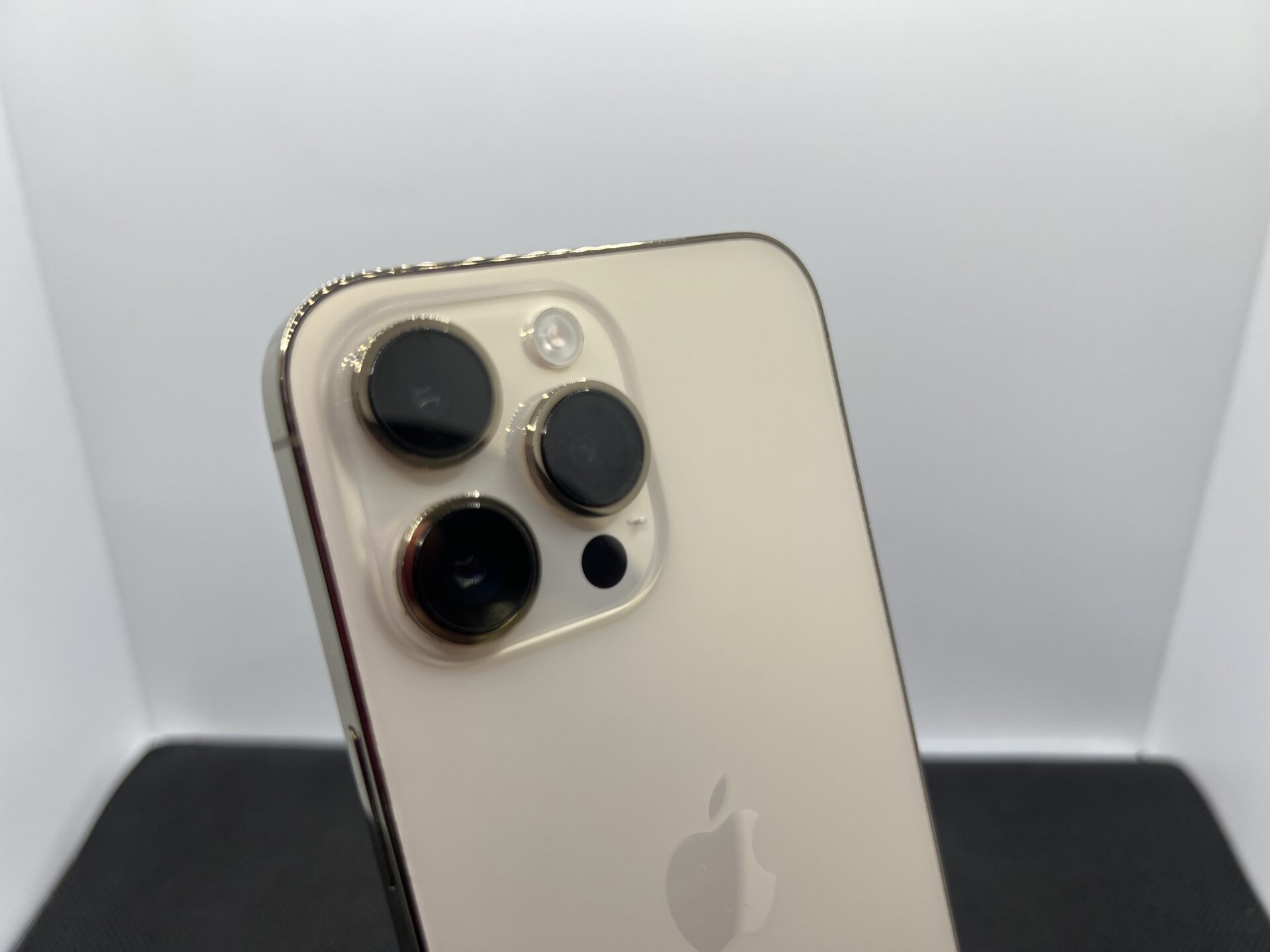 Apple iPhone 14 Pro Max 128GB Gold - (Grade B) - Image 10