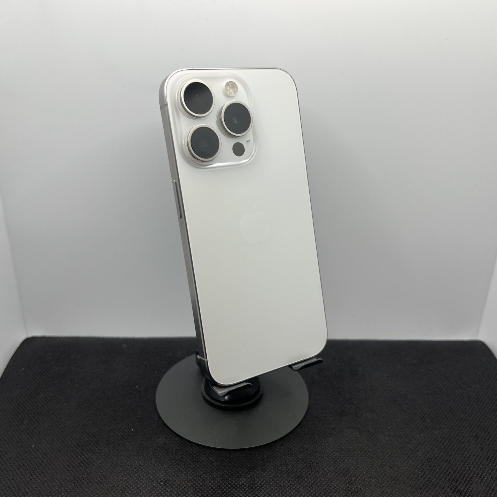 Apple iPhone 15 Pro 1TB White - (Grade B) - Image 8