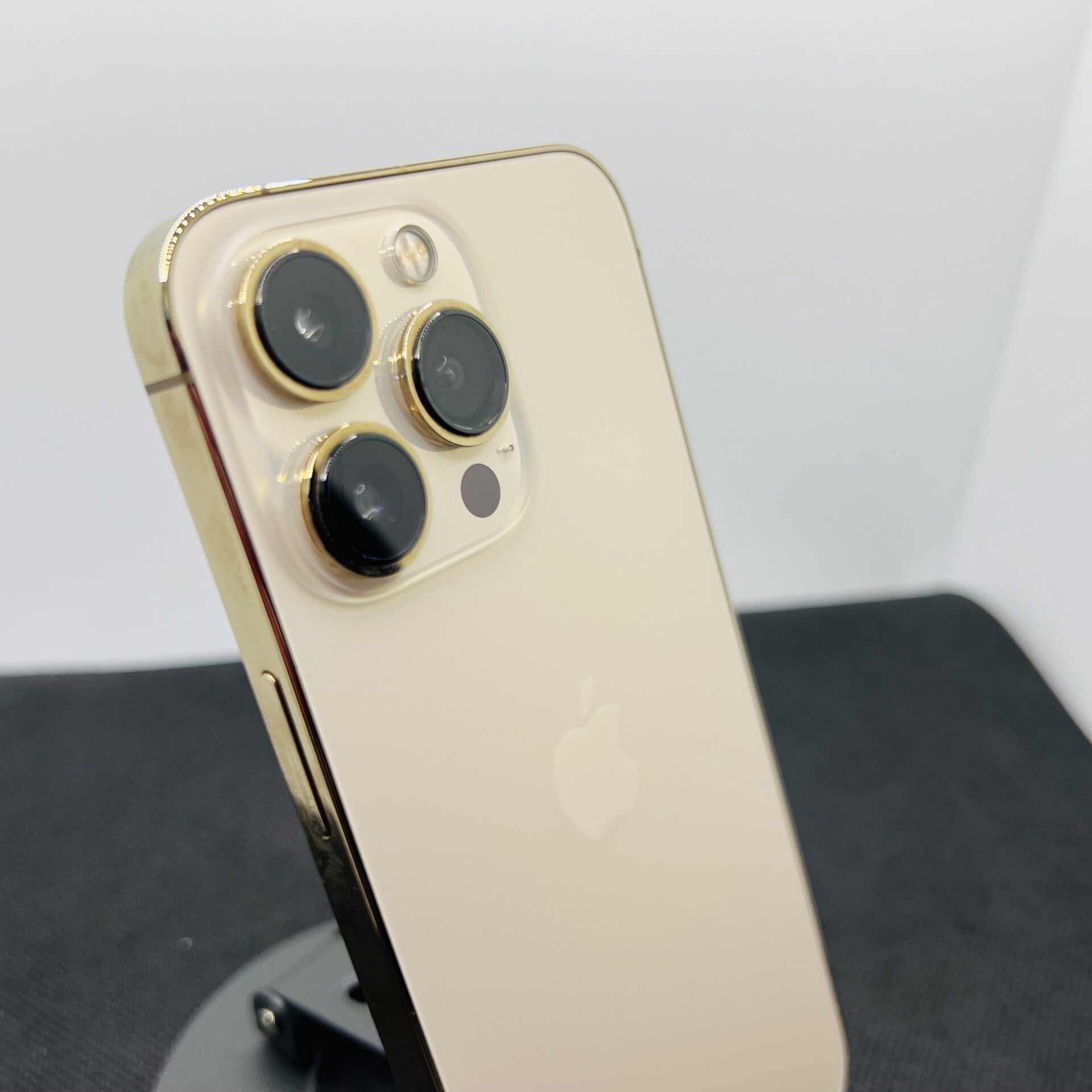 iPhone13 Pro ゴールド Apple iPhone 13 Pro 256GB Gold (Grade B) | Epic Deals SA