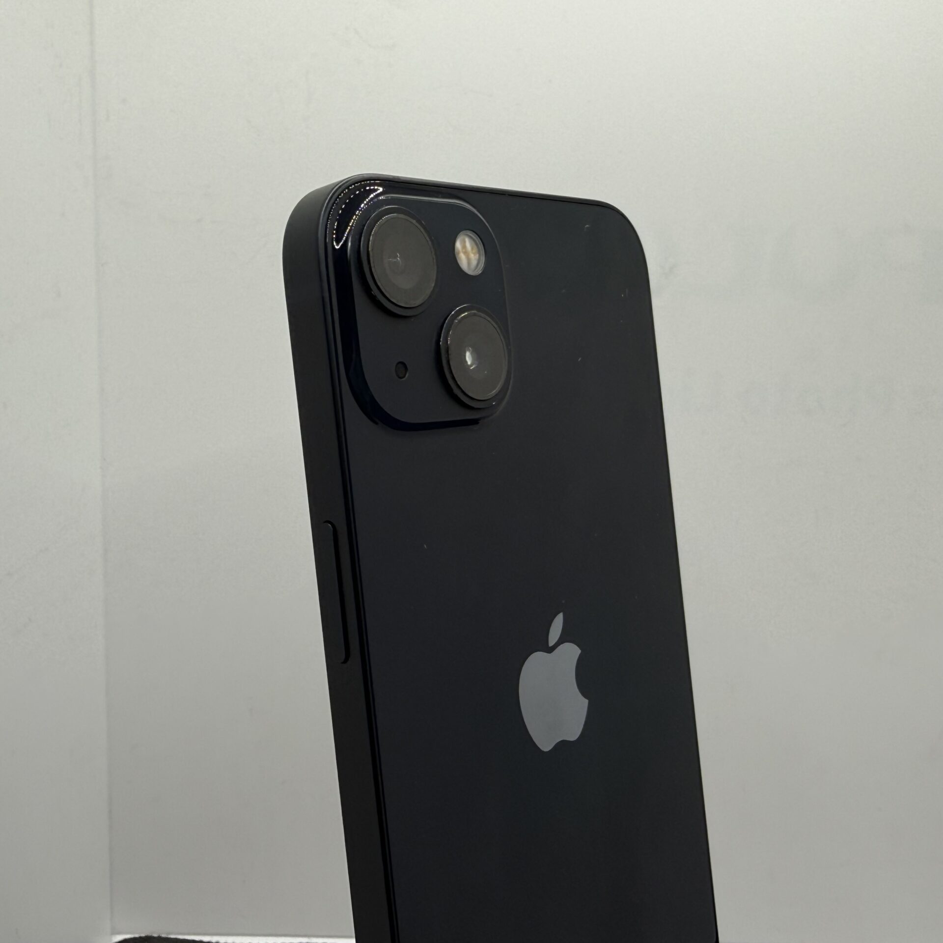 Apple iPhone 13 128GB Midnight - (Grade B) - Image 10