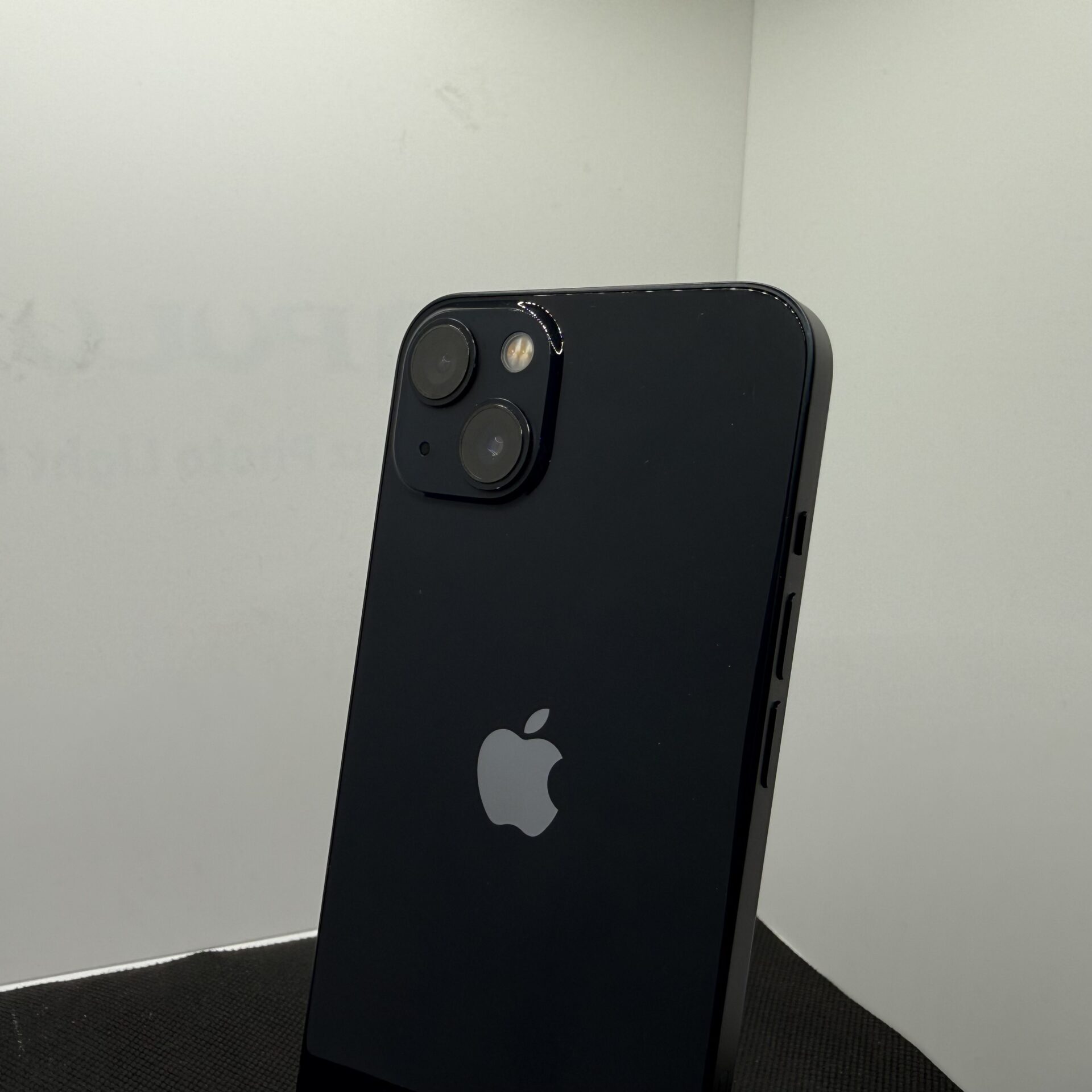 Apple iPhone 13 128GB Midnight - (Grade B) - Image 11