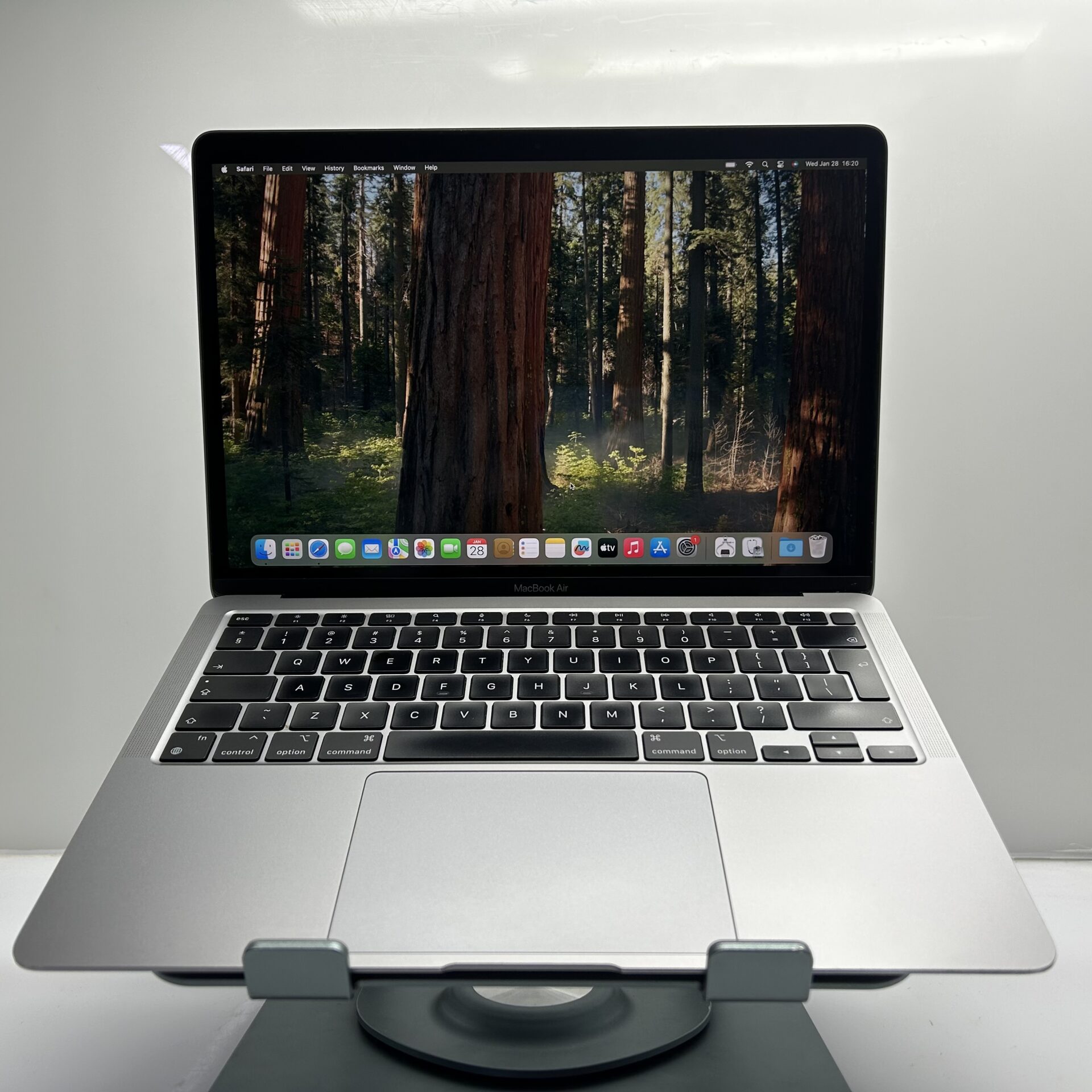 Apple MacBook Air “M1” 13-Inch 8CPU/7 GPU (2020) 8GB RAM 512GB SSD Space Gray (Grade B) – Cracked LCD Panel - Image 3