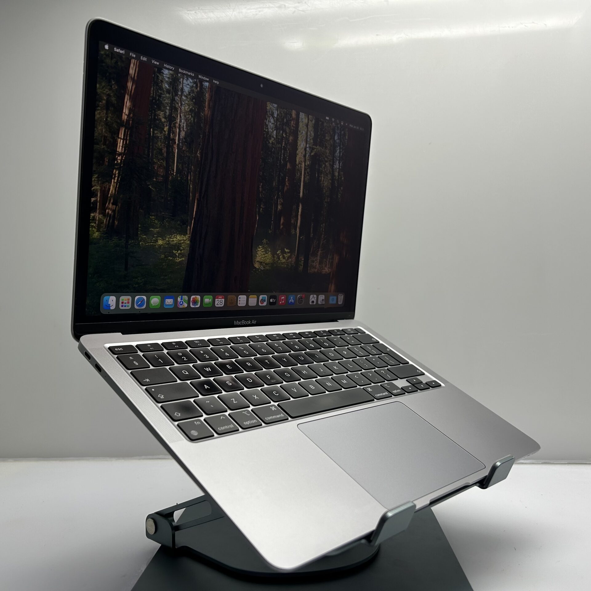 Apple MacBook Air “M1” 13-Inch 8CPU/7 GPU (2020) 8GB RAM 512GB SSD Space Gray (Grade B) – Cracked LCD Panel - Image 2