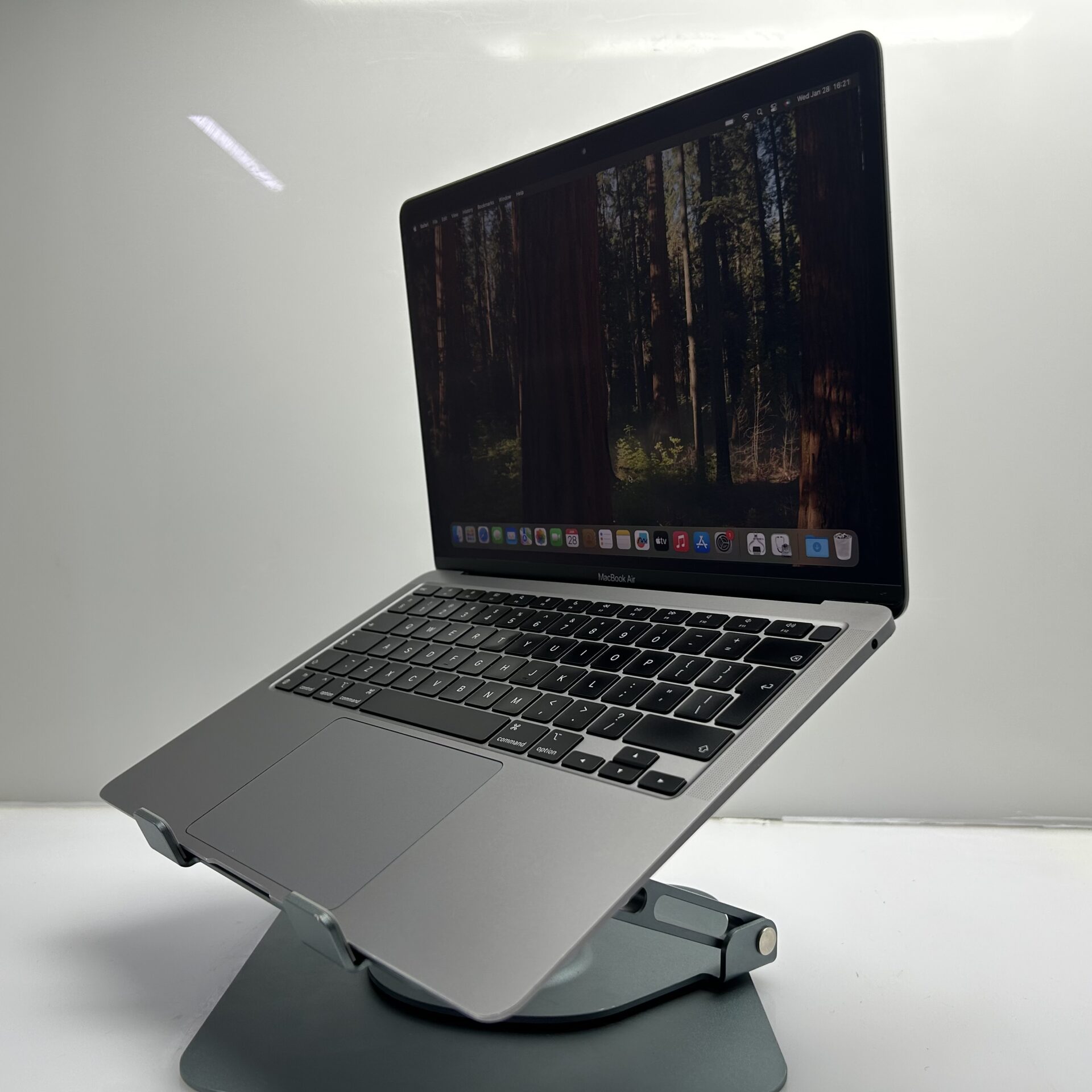 Apple MacBook Air “M1” 13-Inch 8CPU/7 GPU (2020) 8GB RAM 512GB SSD Space Gray (Grade B) – Cracked LCD Panel - Image 4