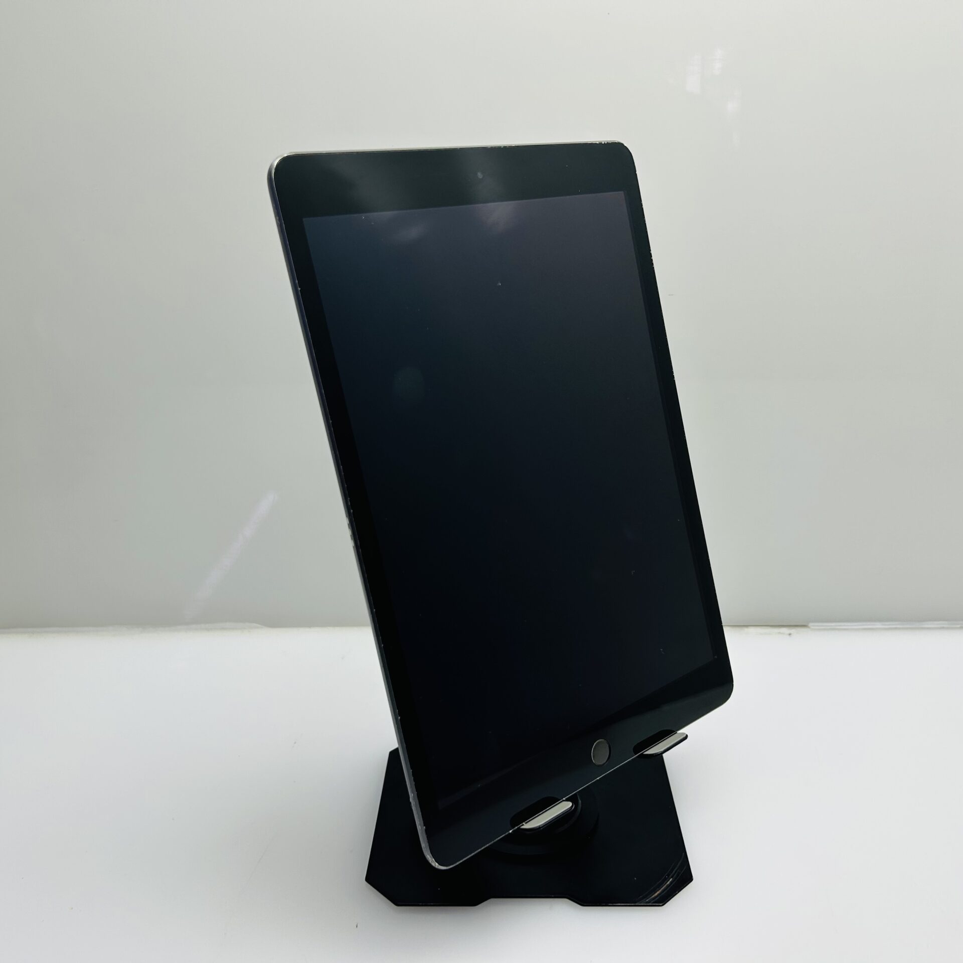 Apple iPad 10.2" 9th Gen (WiFi Only) 64GB - (Grade B) - Image 6