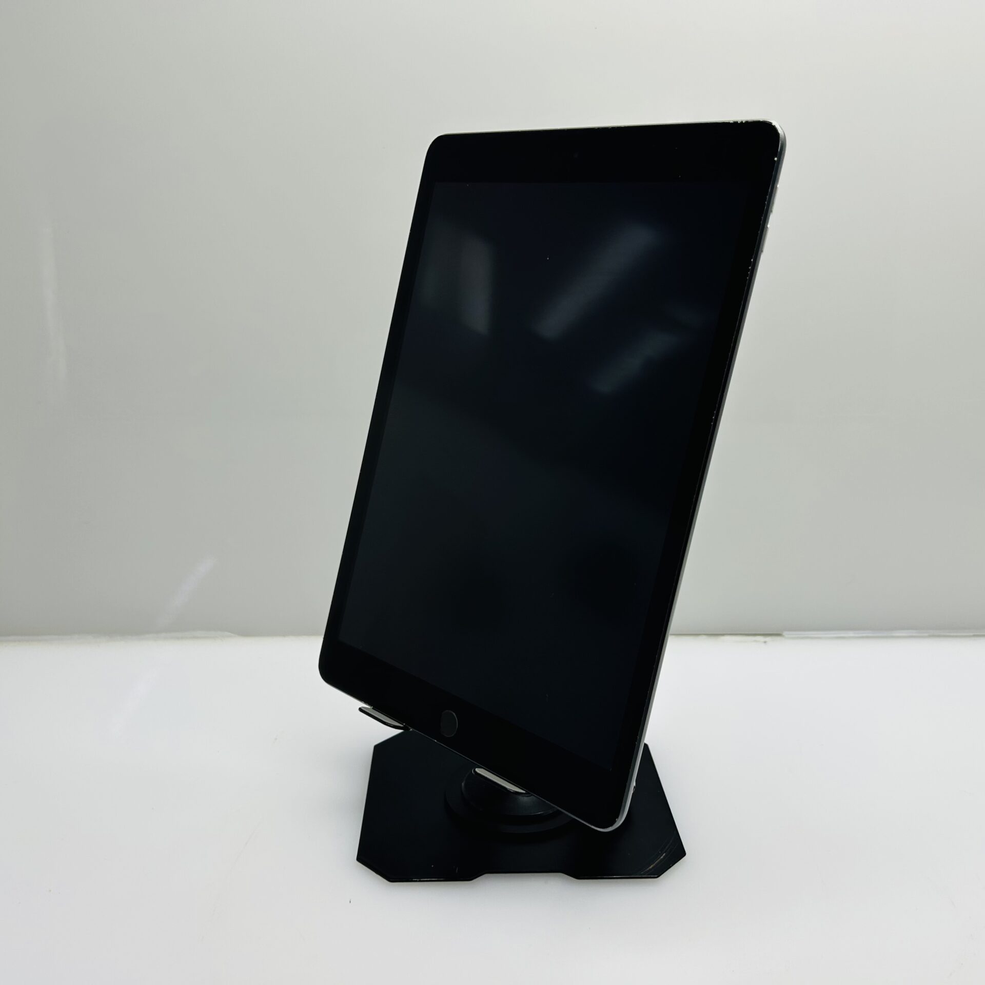 Apple iPad 10.2" 9th Gen (WiFi Only) 64GB - (Grade B) - Image 7