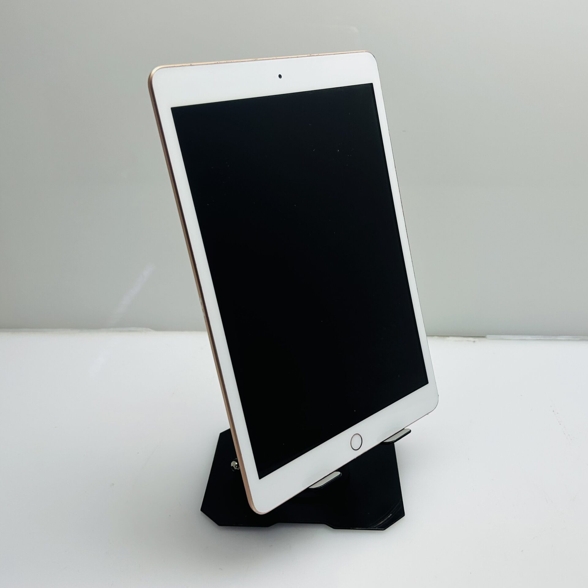 Apple iPad 10.2" 8th Gen 128GB (Wifi Only) - (Grade B) - Image 6