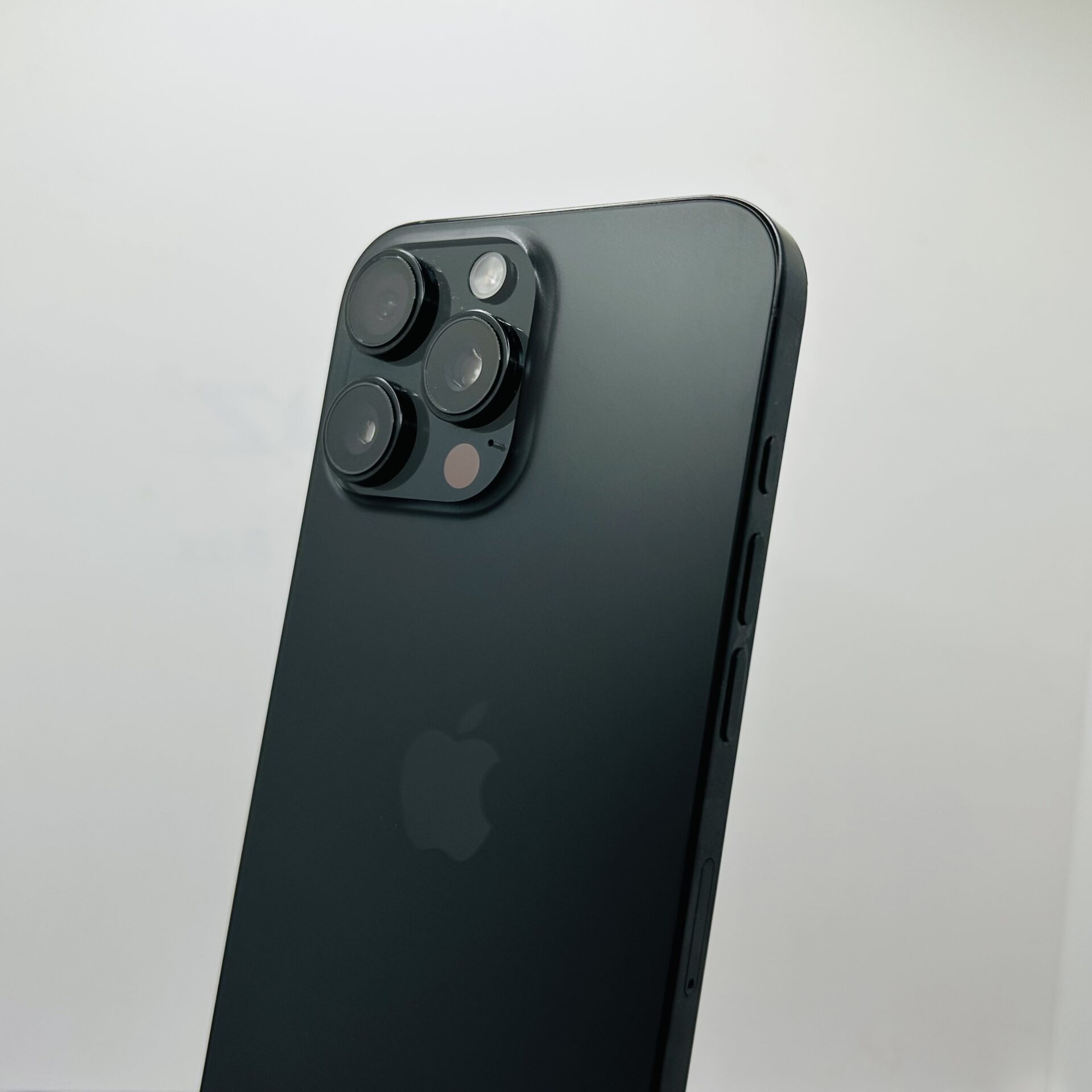 Apple iPhone 16 Pro Max 256GB Black Titanium - (Grade A) | Epic