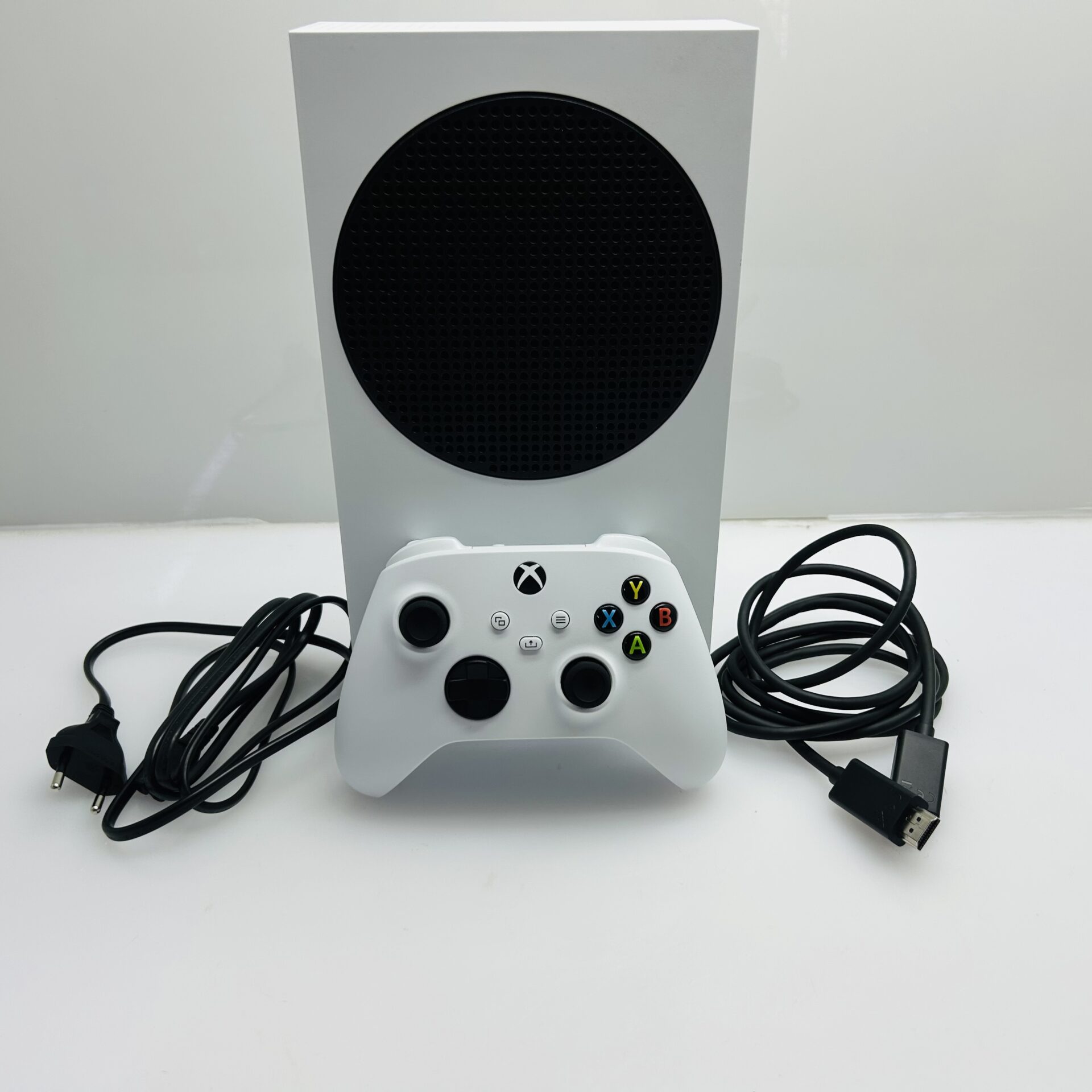Xbox Series S 512GB White + 1 Controllers + 1 Power Cable + 1 HDMI Cable (Grade A) Mint Condition - Image 2