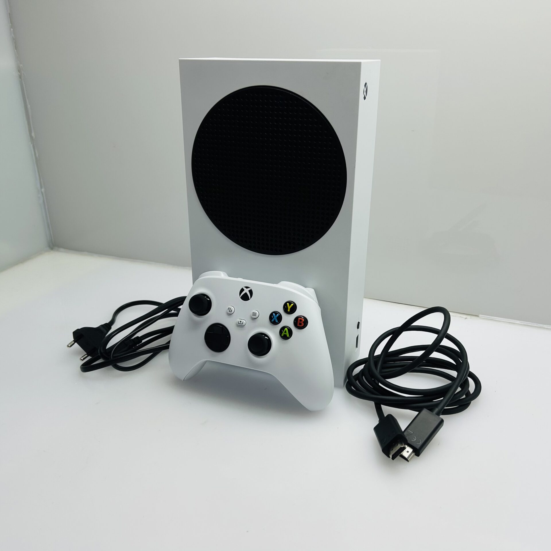 Xbox Series S 512GB White + 1 Controllers + 1 Power Cable + 1 HDMI Cable (Grade A) Mint Condition - Image 3