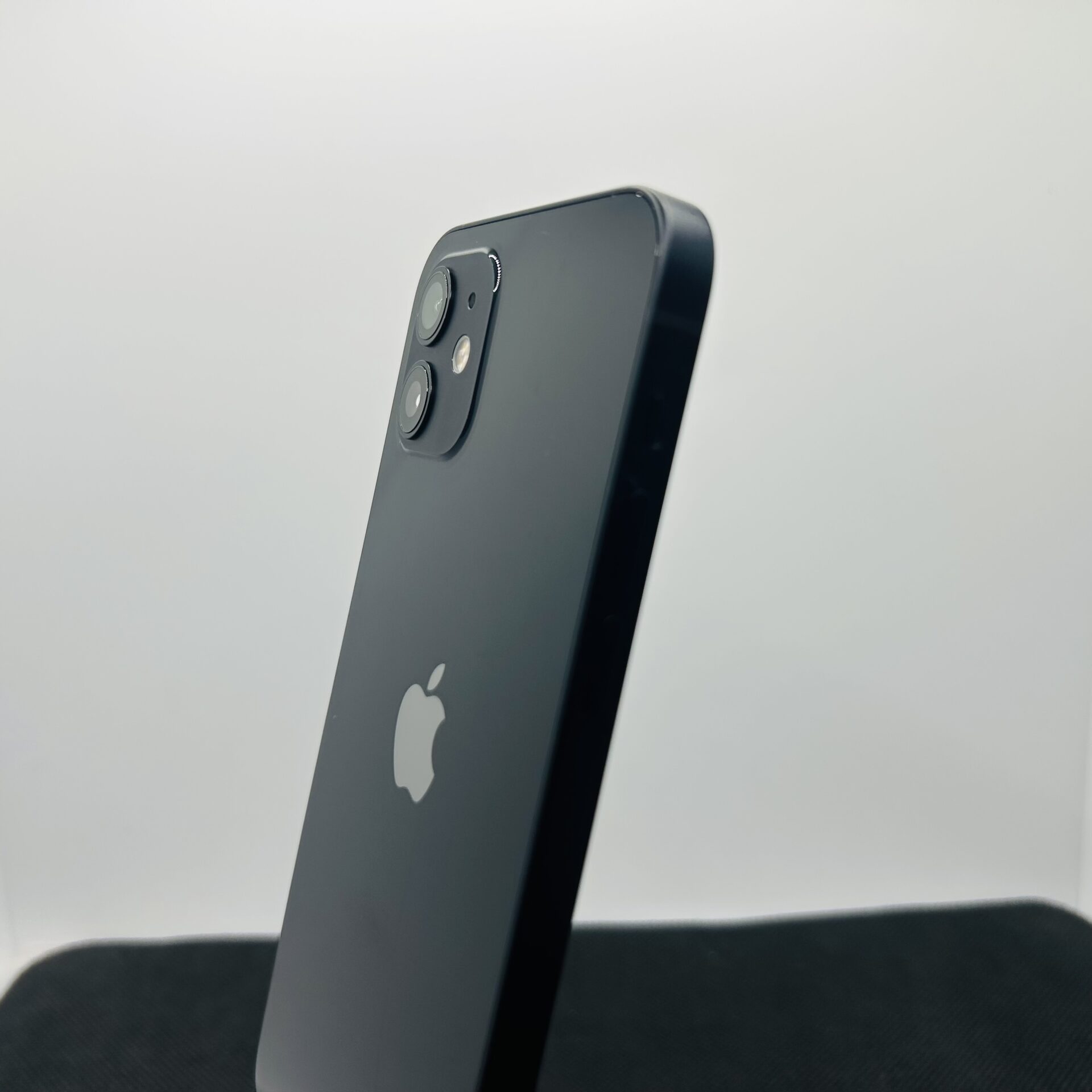 Apple iPhone 12 128GB Black – (Grade B) - Image 7