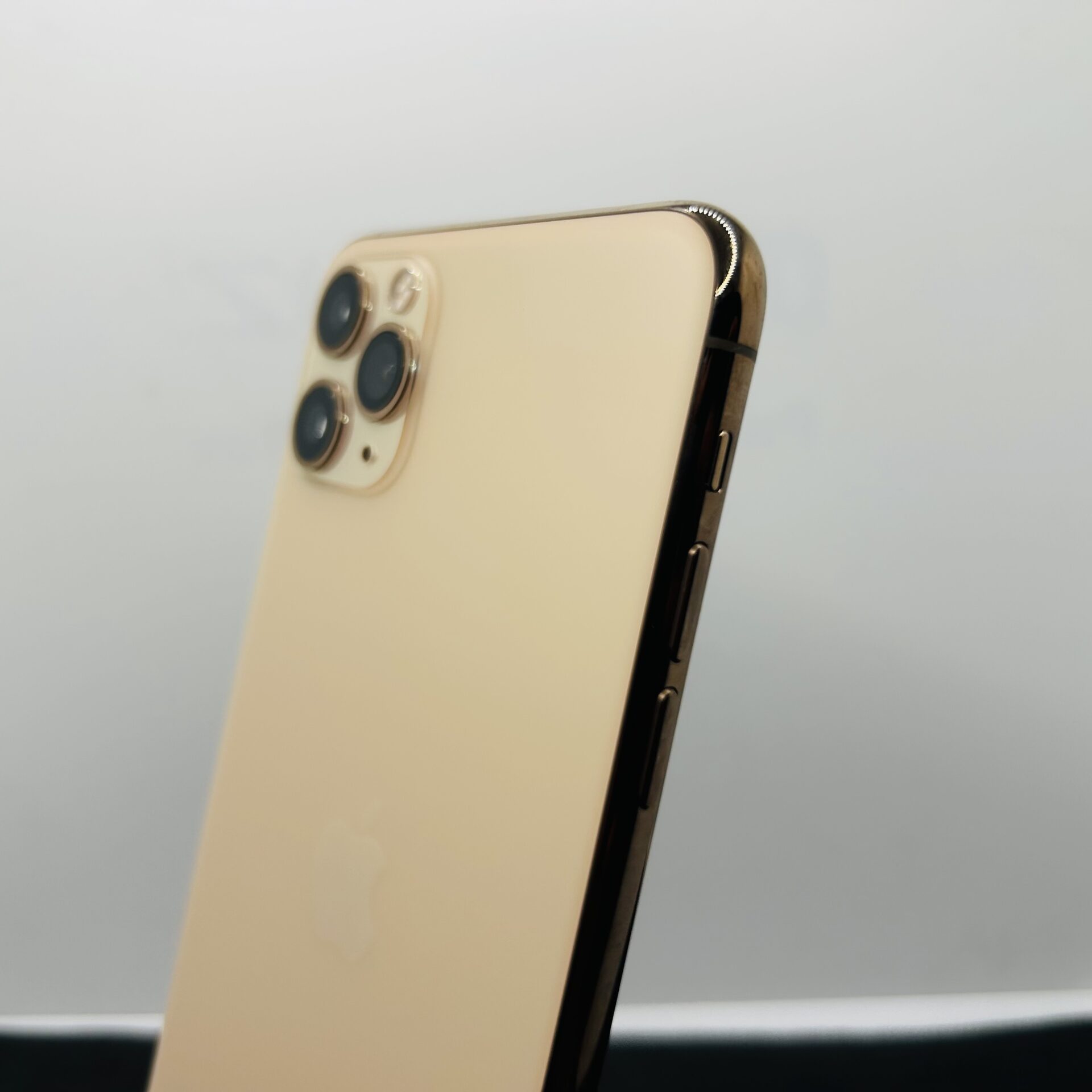 Apple iPhone 11 Pro Max 64GB Gold – (Grade B) | Epic Deals SA