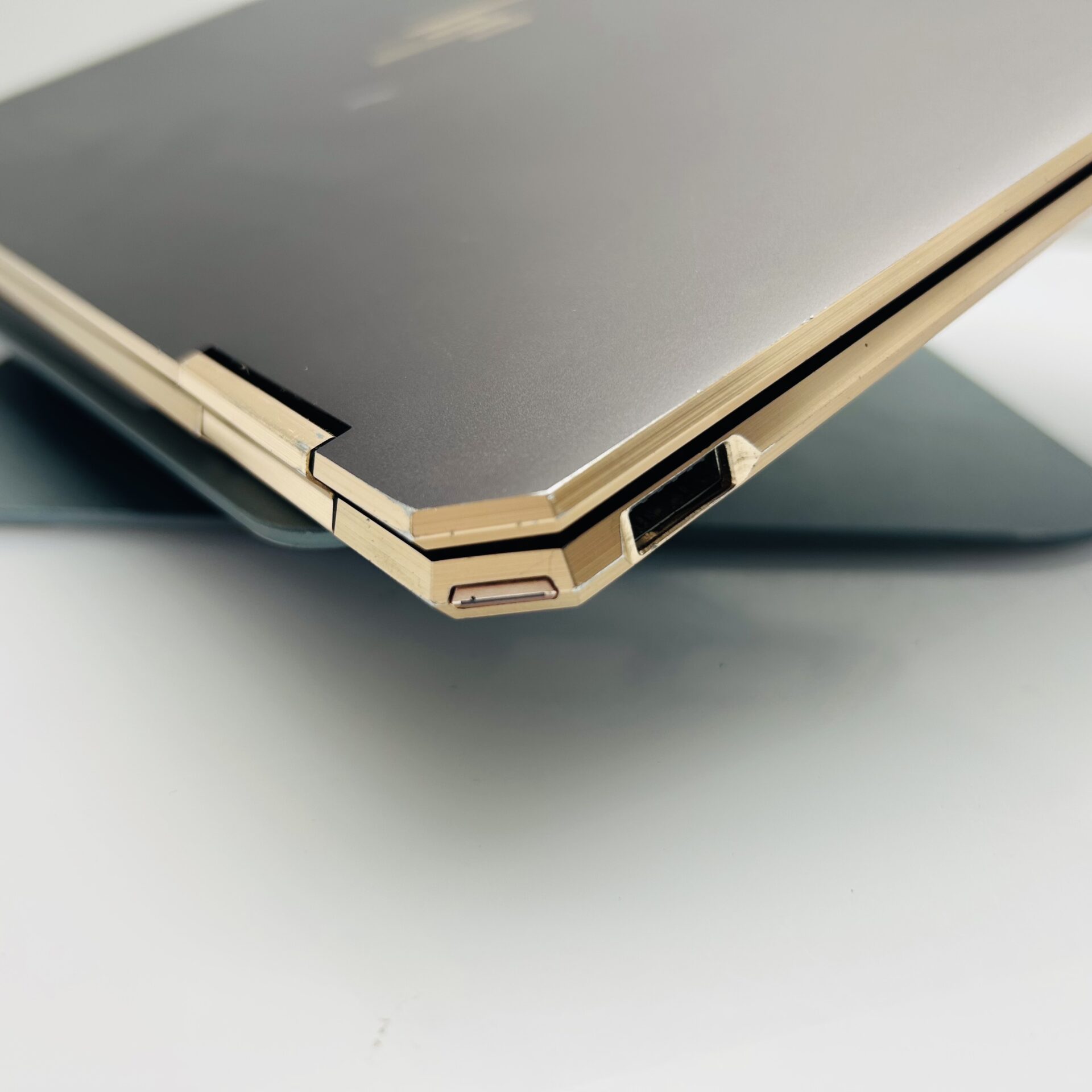 HP Spectre X360 13-ap0002n 