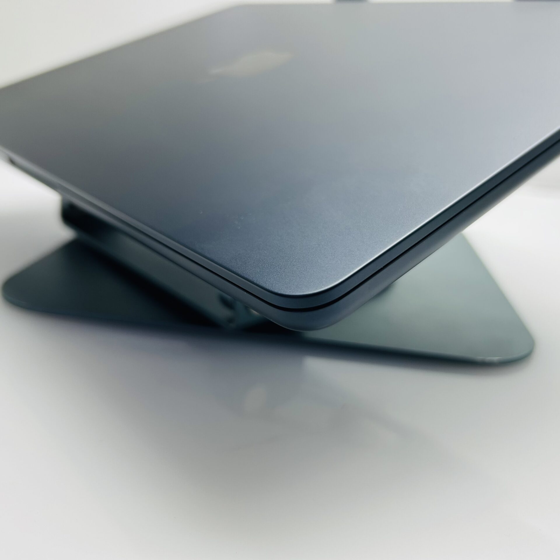 Apple MacBook Air 13-Inch “M4” 10 CPU/ 8 GPU (2025) 16GB RAM 256GB SSD Midnight (Grade B) - Image 6