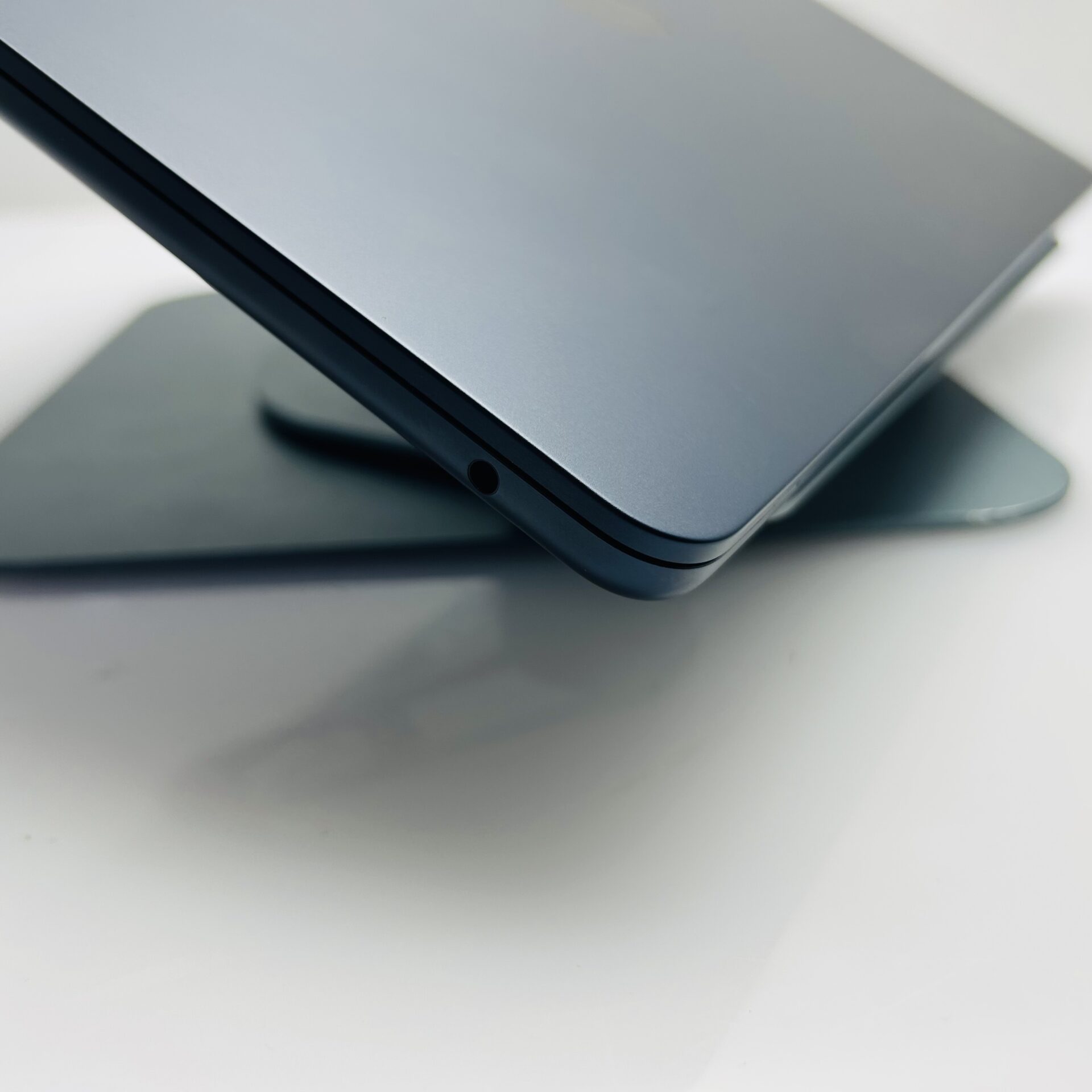 Apple MacBook Air 13-Inch “M4” 10 CPU/ 8 GPU (2025) 16GB RAM 256GB SSD Midnight (Grade B) - Image 8